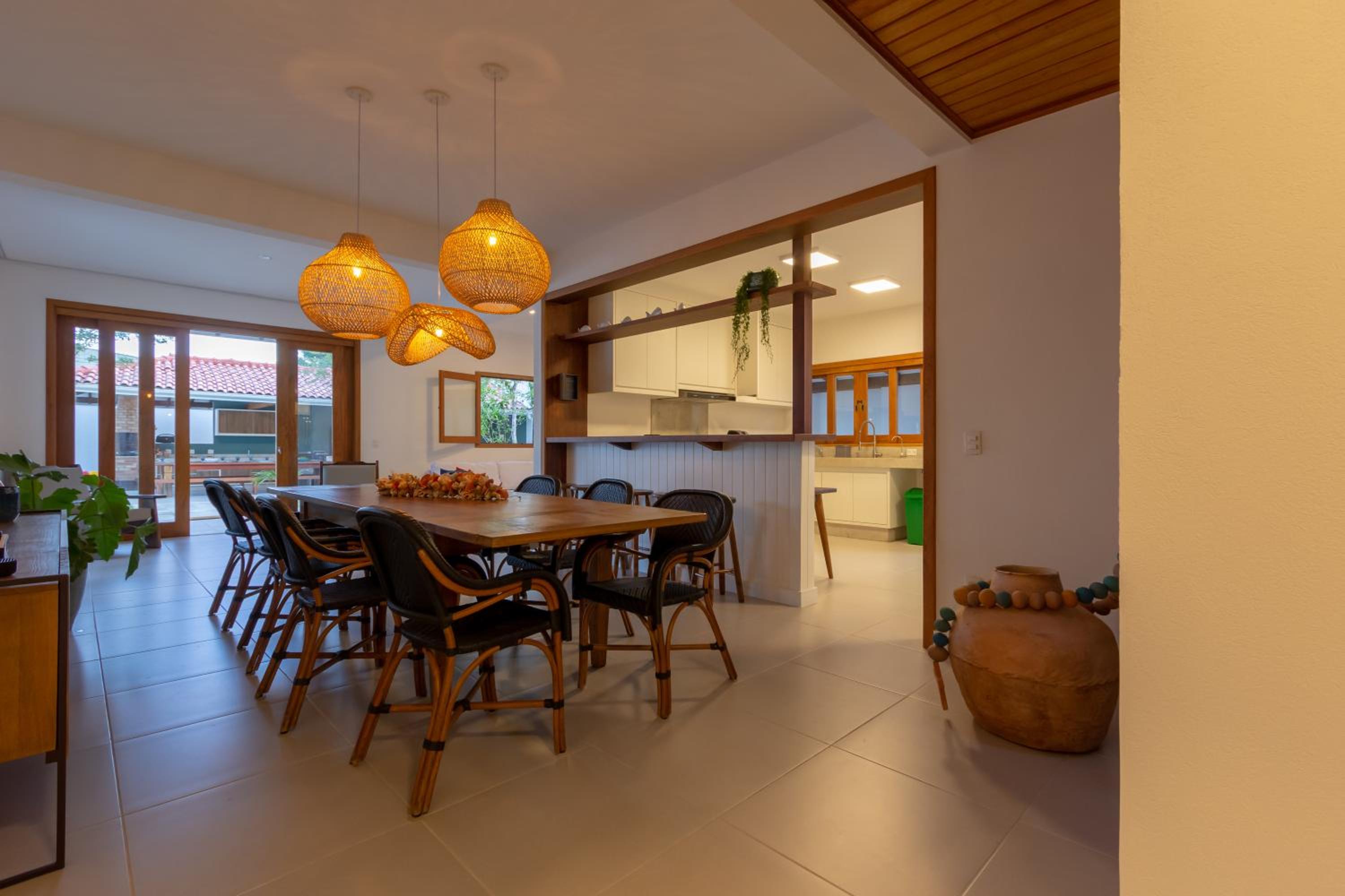 Chez Marguera em Juquehy - Luxo com muito espaço, conforto e lazer - incluso roupas de cama e banho, diarista, serviço praia, piscina aquecida, maquina gel