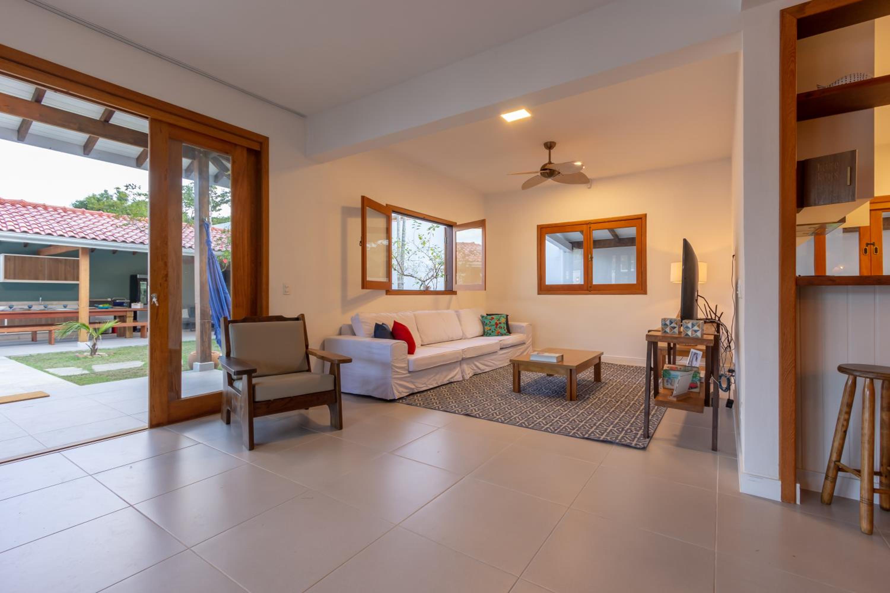 Chez Marguera em Juquehy - Luxo com muito espaço, conforto e lazer - incluso roupas de cama e banho, diarista, serviço praia, piscina aquecida, maquina gel