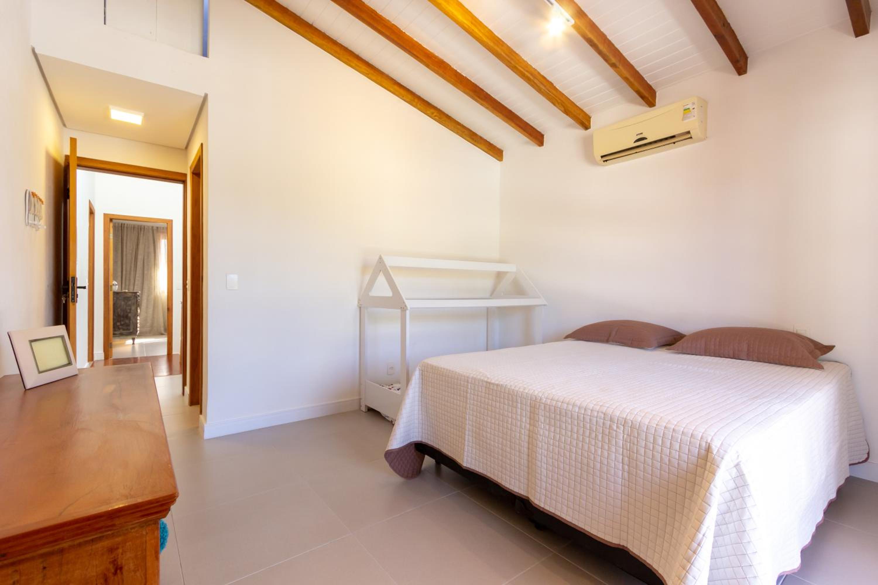Chez Marguera em Juquehy - Luxo com muito espaço, conforto e lazer - incluso roupas de cama e banho, diarista, serviço praia, piscina aquecida, maquina gel