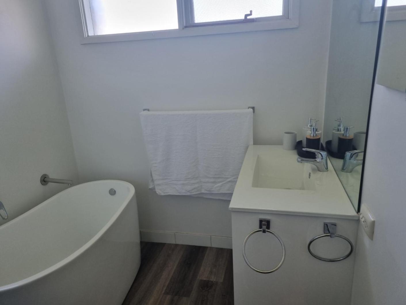 Warm Cosy Paynesville Get-Away