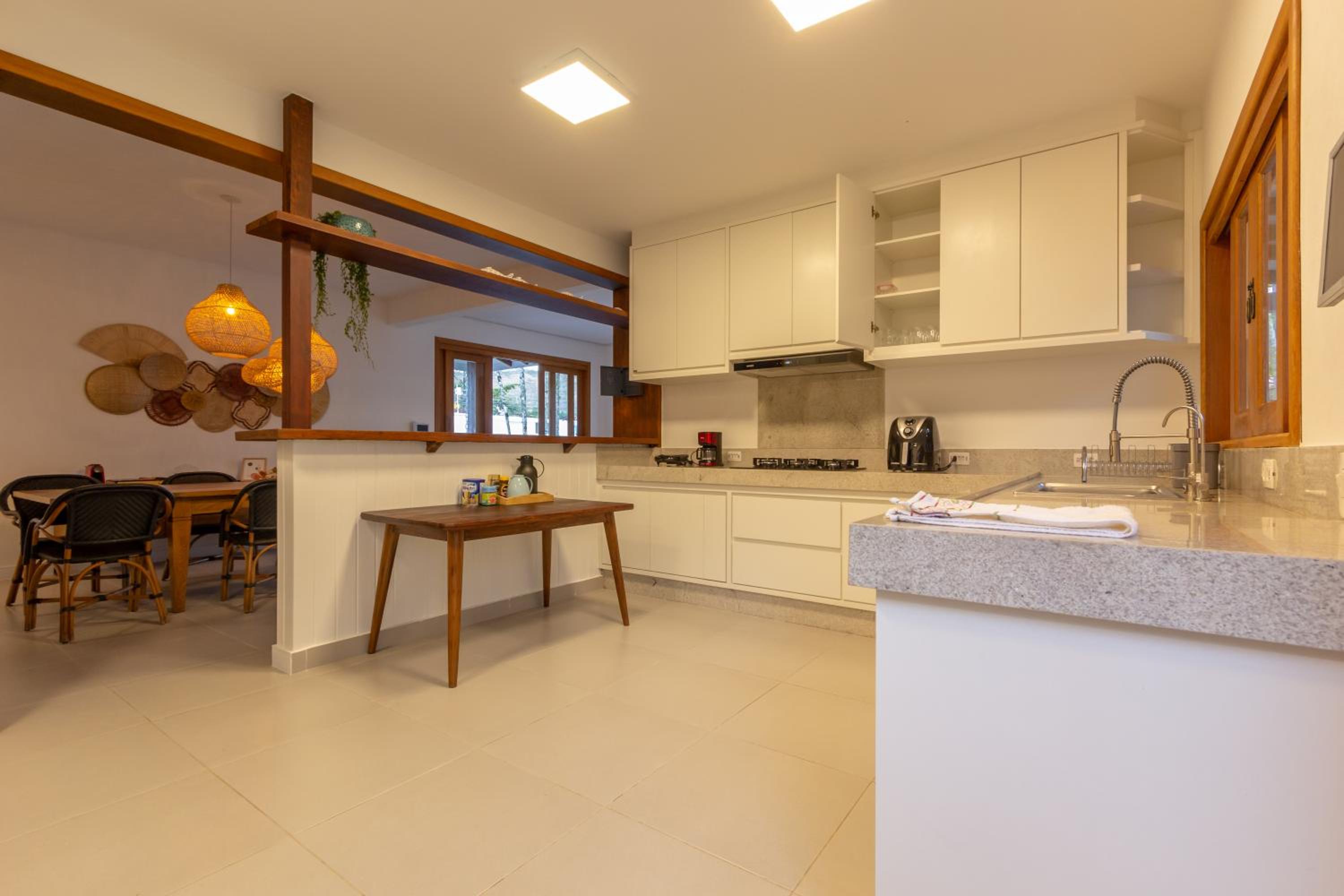 Chez Marguera em Juquehy - Luxo com muito espaço, conforto e lazer - incluso roupas de cama e banho, diarista, serviço praia, piscina aquecida, maquina gel
