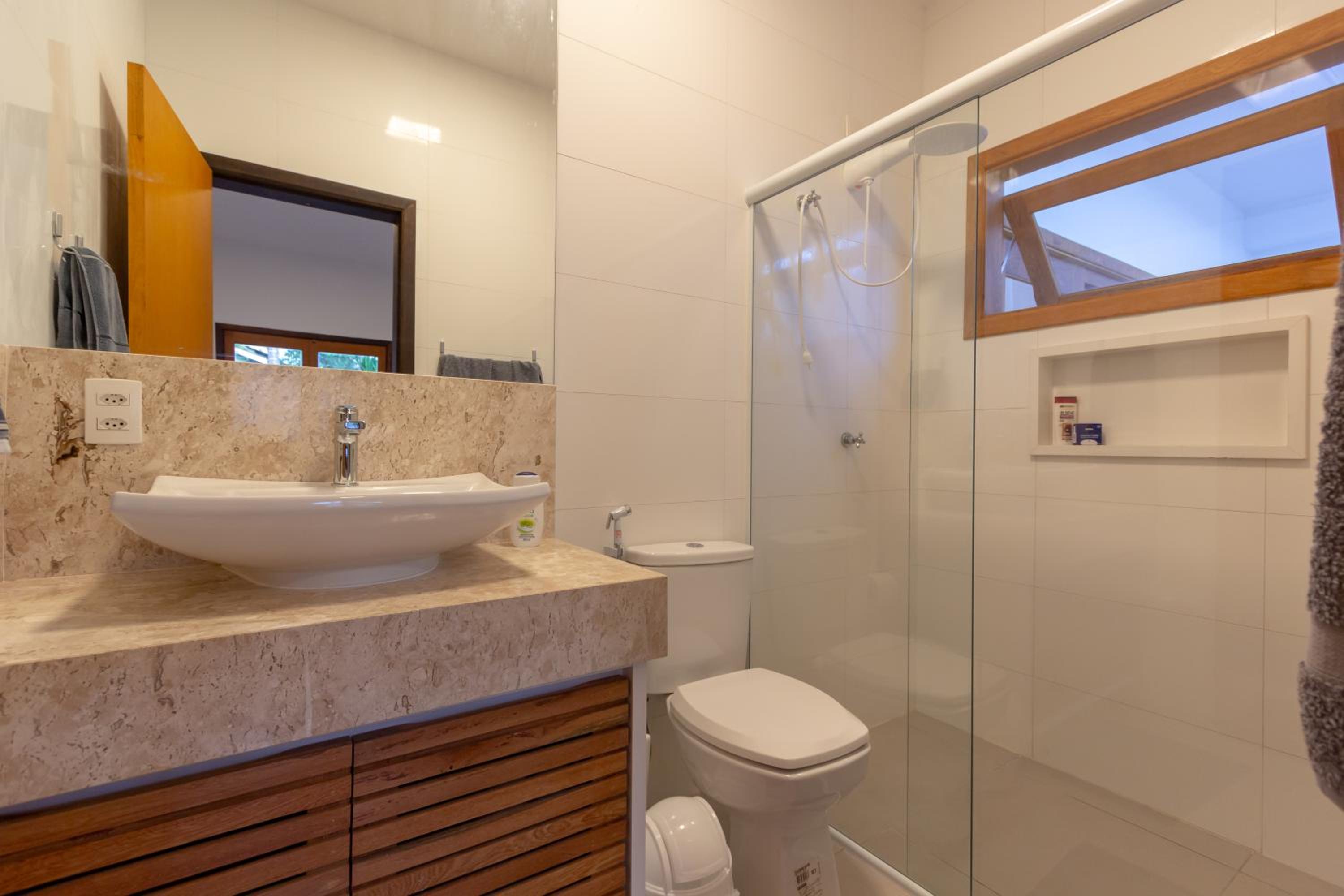 Chez Marguera em Juquehy - Luxo com muito espaço, conforto e lazer - incluso roupas de cama e banho, diarista, serviço praia, piscina aquecida, maquina gel