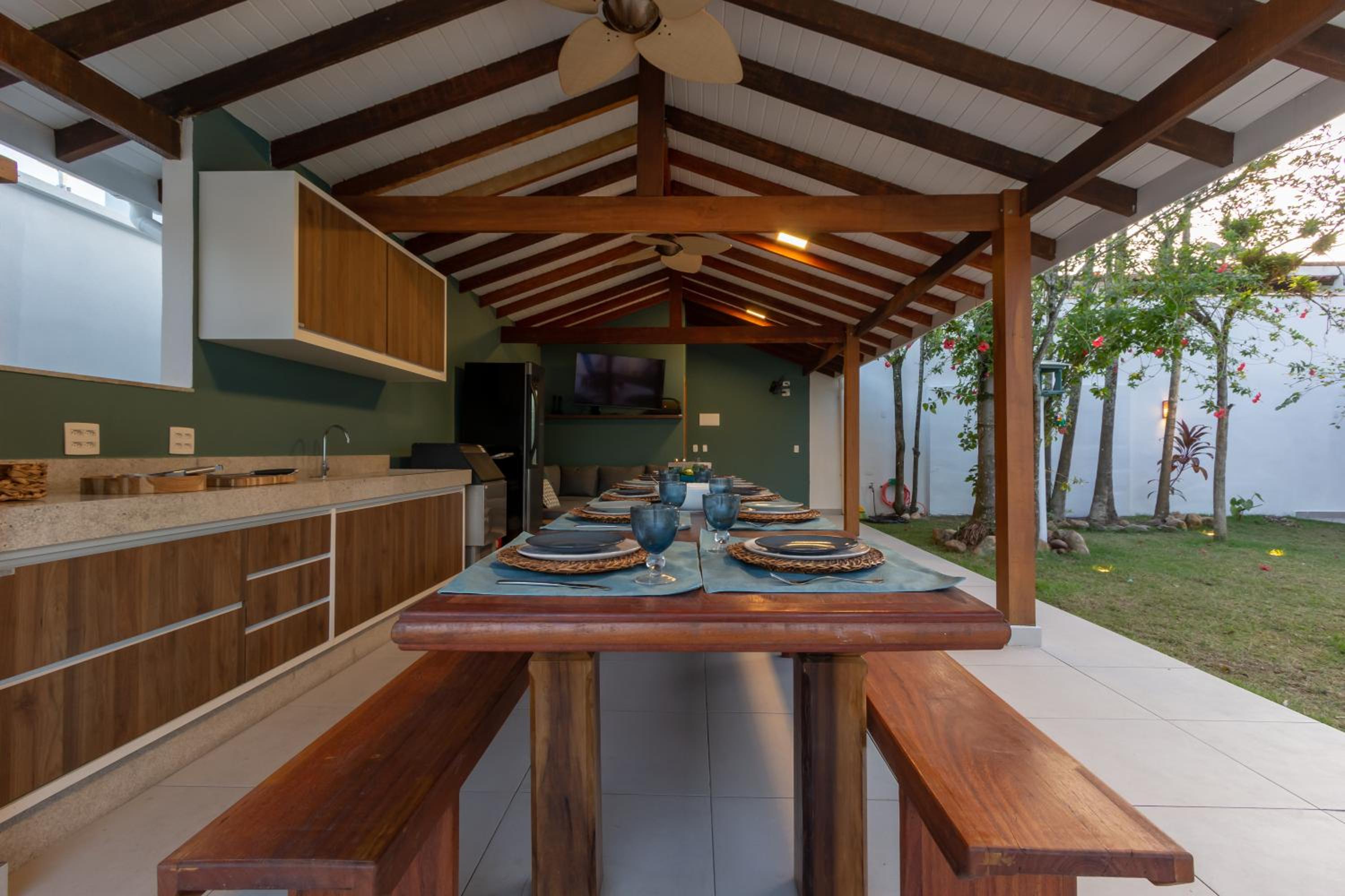 Chez Marguera em Juquehy - Luxo com muito espaço, conforto e lazer - incluso roupas de cama e banho, diarista, serviço praia, piscina aquecida, maquina gel