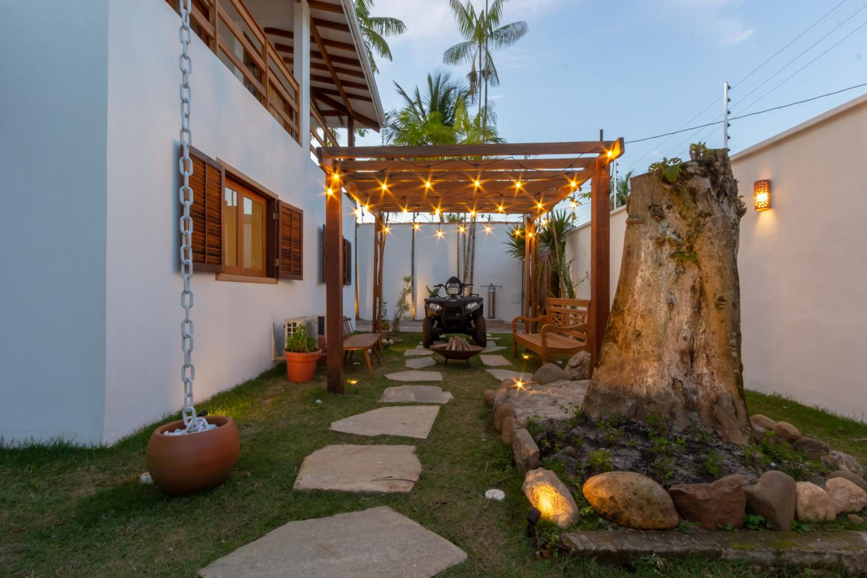 Chez Marguera em Juquehy - Luxo com muito espaço, conforto e lazer - incluso roupas de cama e banho, diarista, serviço praia, piscina aquecida, maquina gel