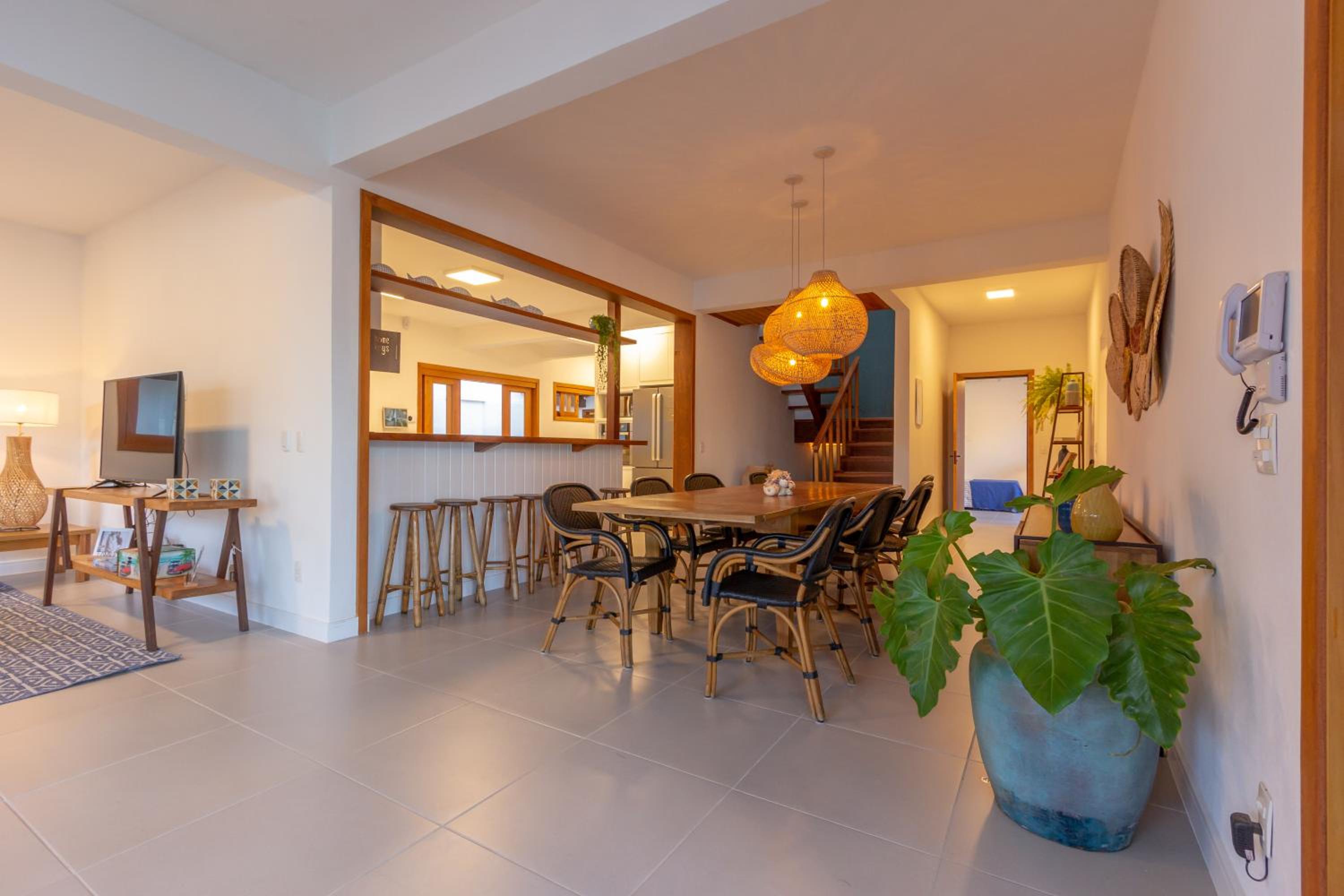 Chez Marguera em Juquehy - Luxo com muito espaço, conforto e lazer - incluso roupas de cama e banho, diarista, serviço praia, piscina aquecida, maquina gel