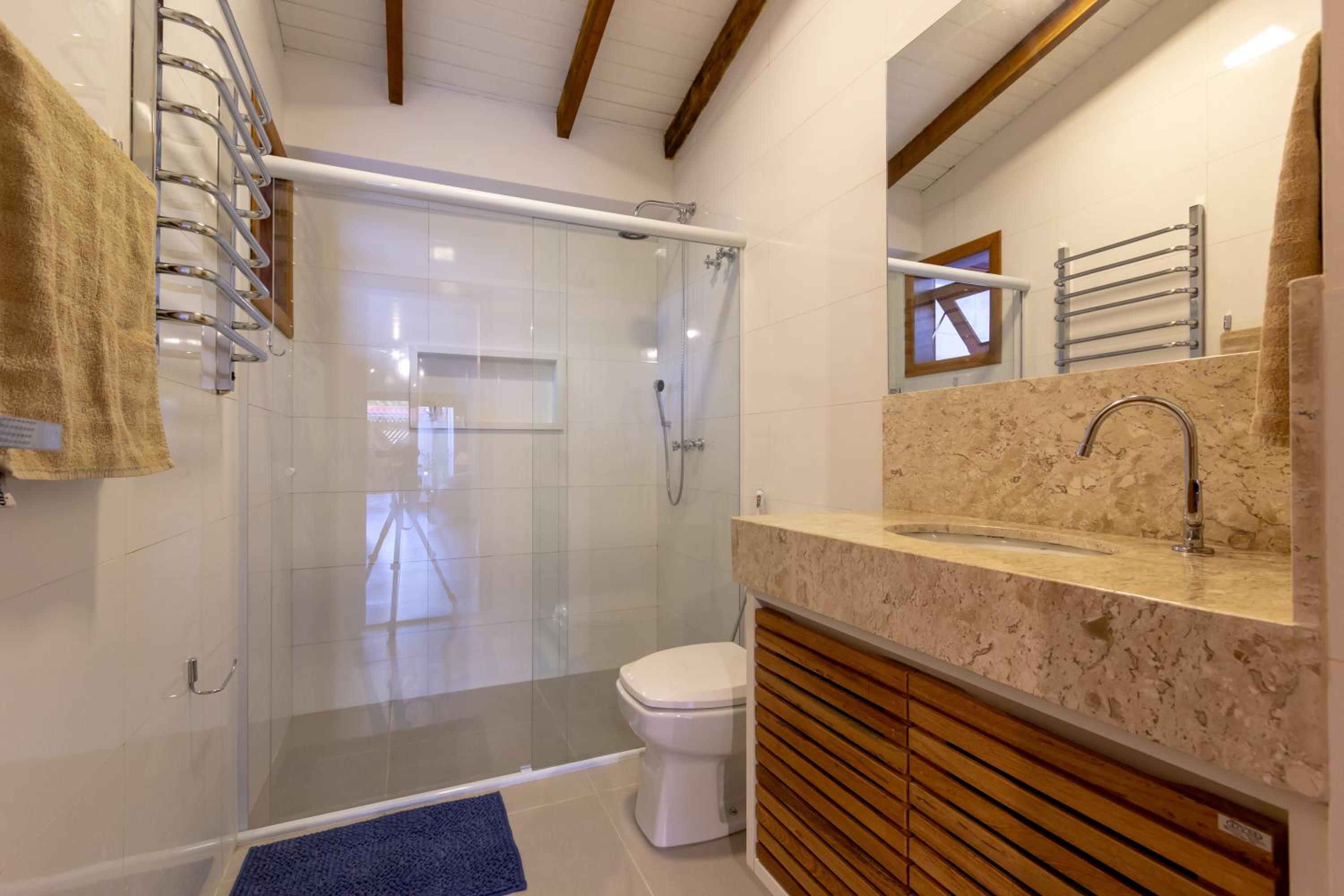 Chez Marguera em Juquehy - Luxo com muito espaço, conforto e lazer - incluso roupas de cama e banho, diarista, serviço praia, piscina aquecida, maquina gel