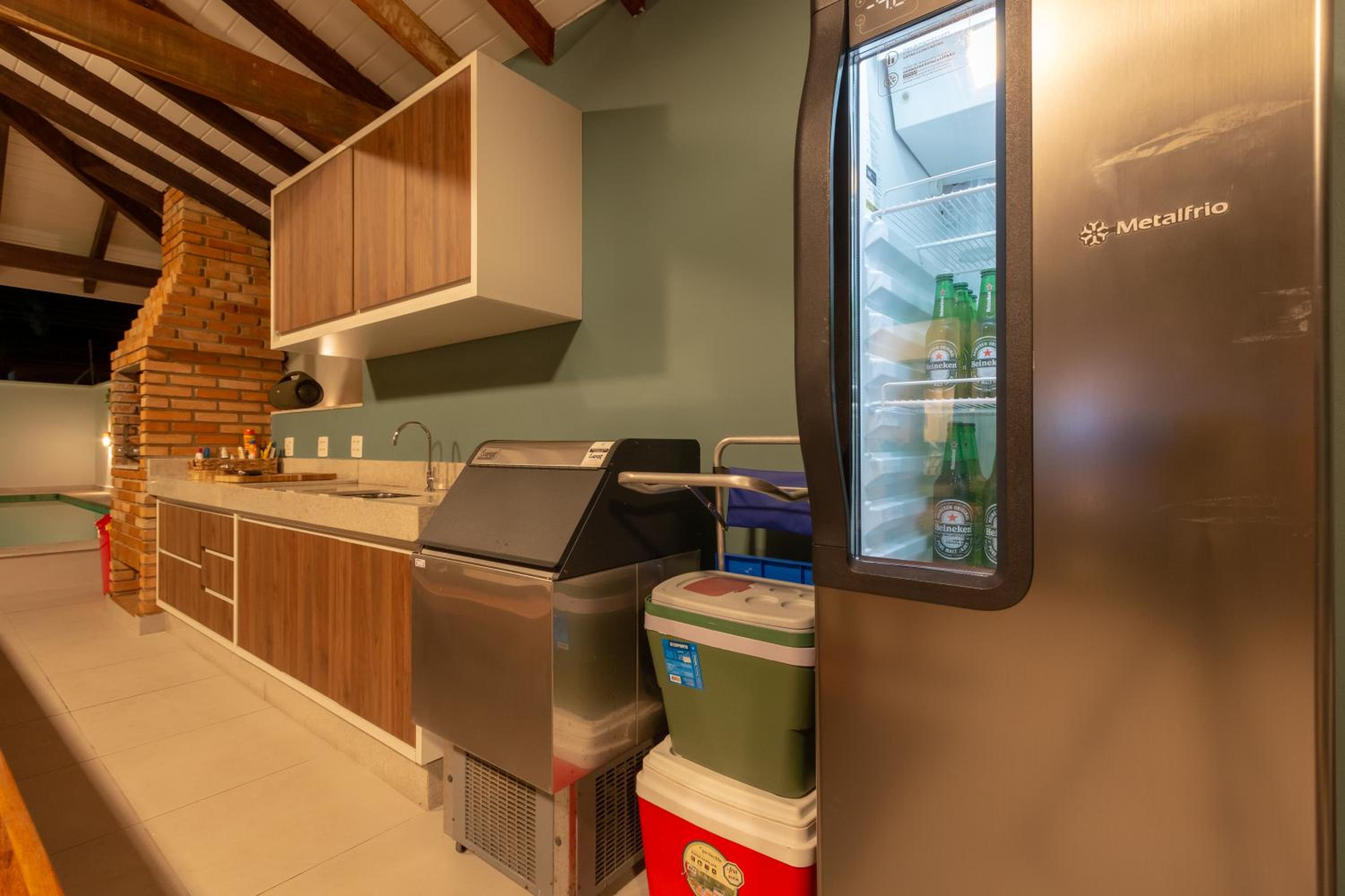 Chez Marguera em Juquehy - Luxo com muito espaço, conforto e lazer - incluso roupas de cama e banho, diarista, serviço praia, piscina aquecida, maquina gel
