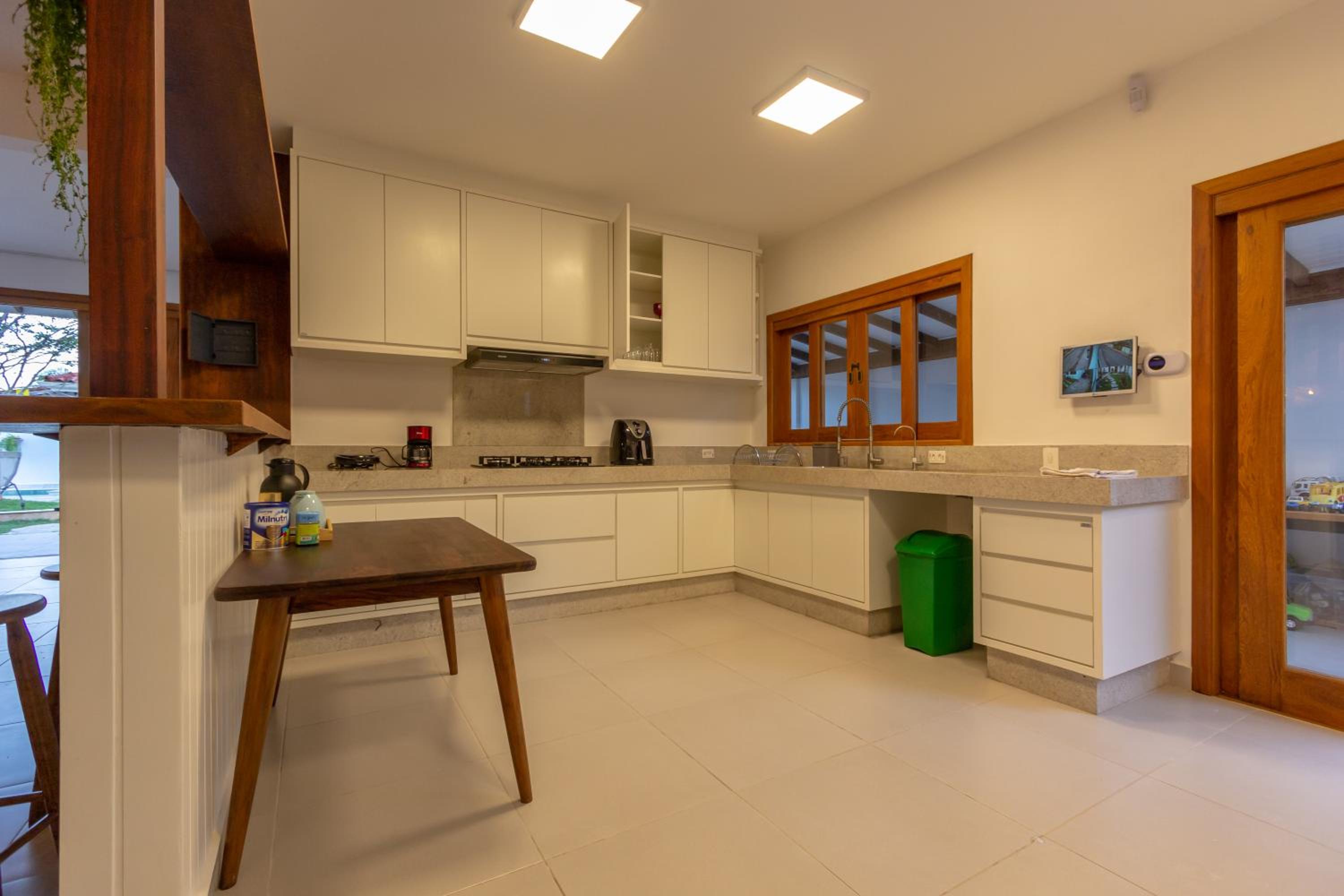 Chez Marguera em Juquehy - Luxo com muito espaço, conforto e lazer - incluso roupas de cama e banho, diarista, serviço praia, piscina aquecida, maquina gel