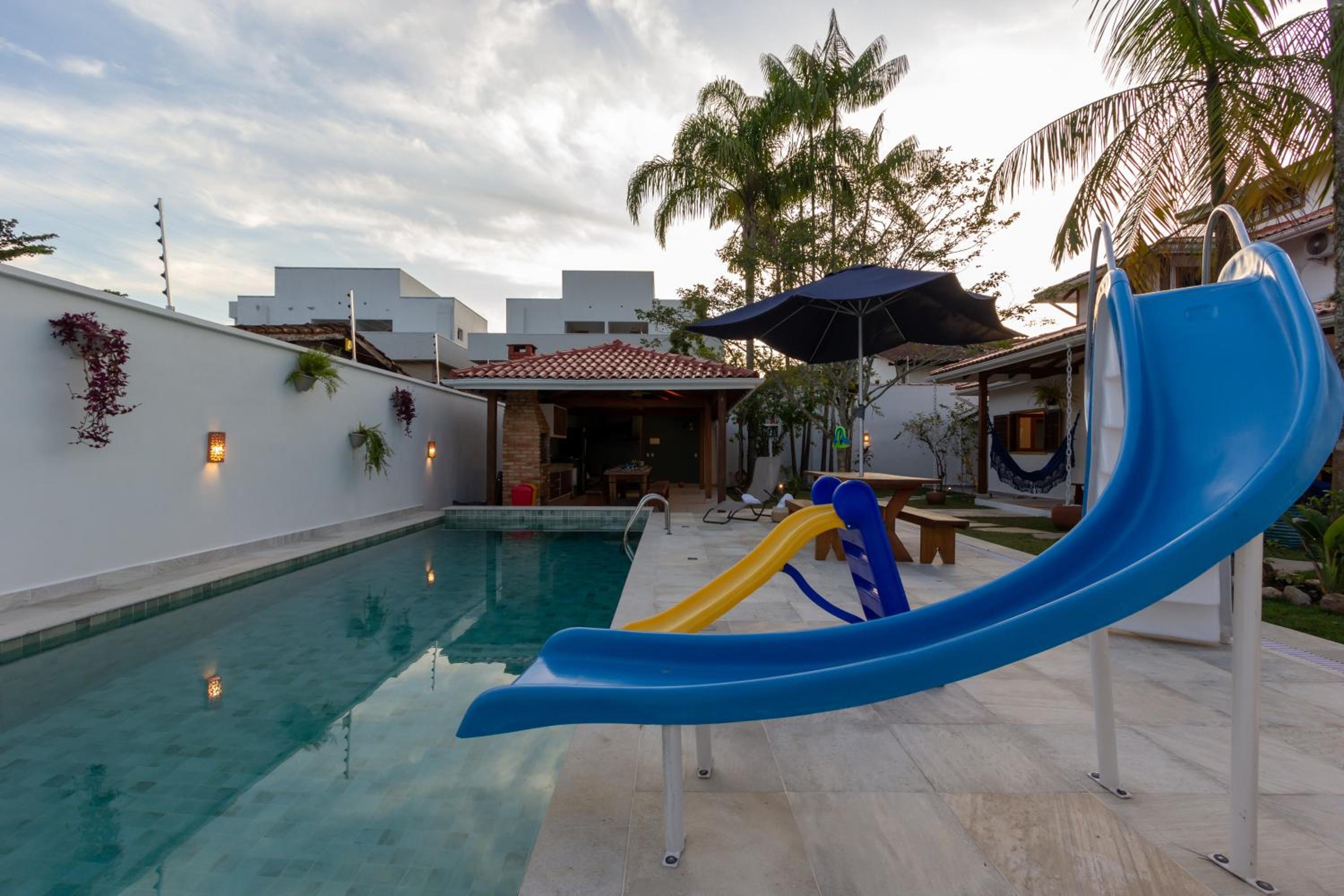 Chez Marguera em Juquehy - Luxo com muito espaço, conforto e lazer - incluso roupas de cama e banho, diarista, serviço praia, piscina aquecida, maquina gel