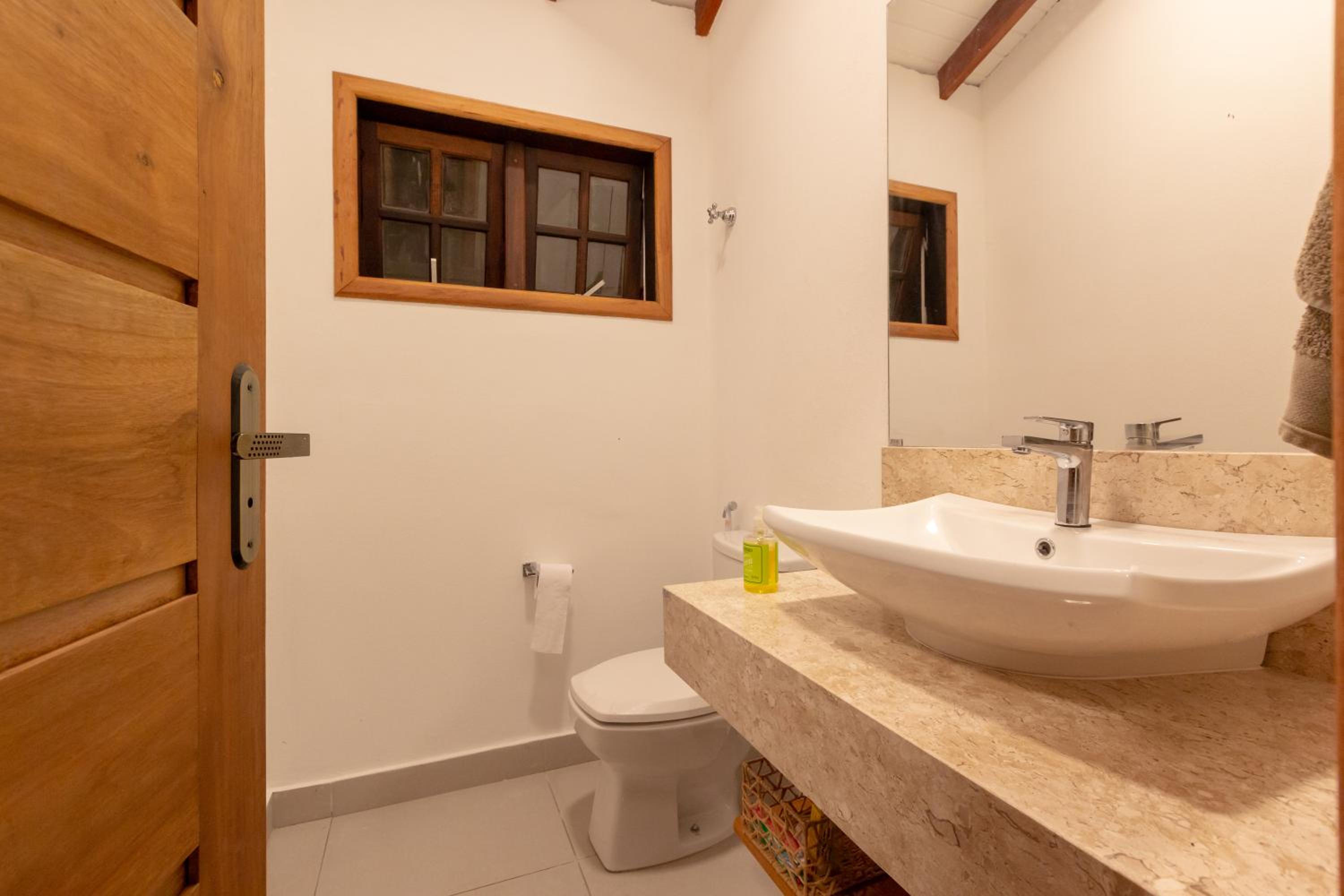 Chez Marguera em Juquehy - Luxo com muito espaço, conforto e lazer - incluso roupas de cama e banho, diarista, serviço praia, piscina aquecida, maquina gel