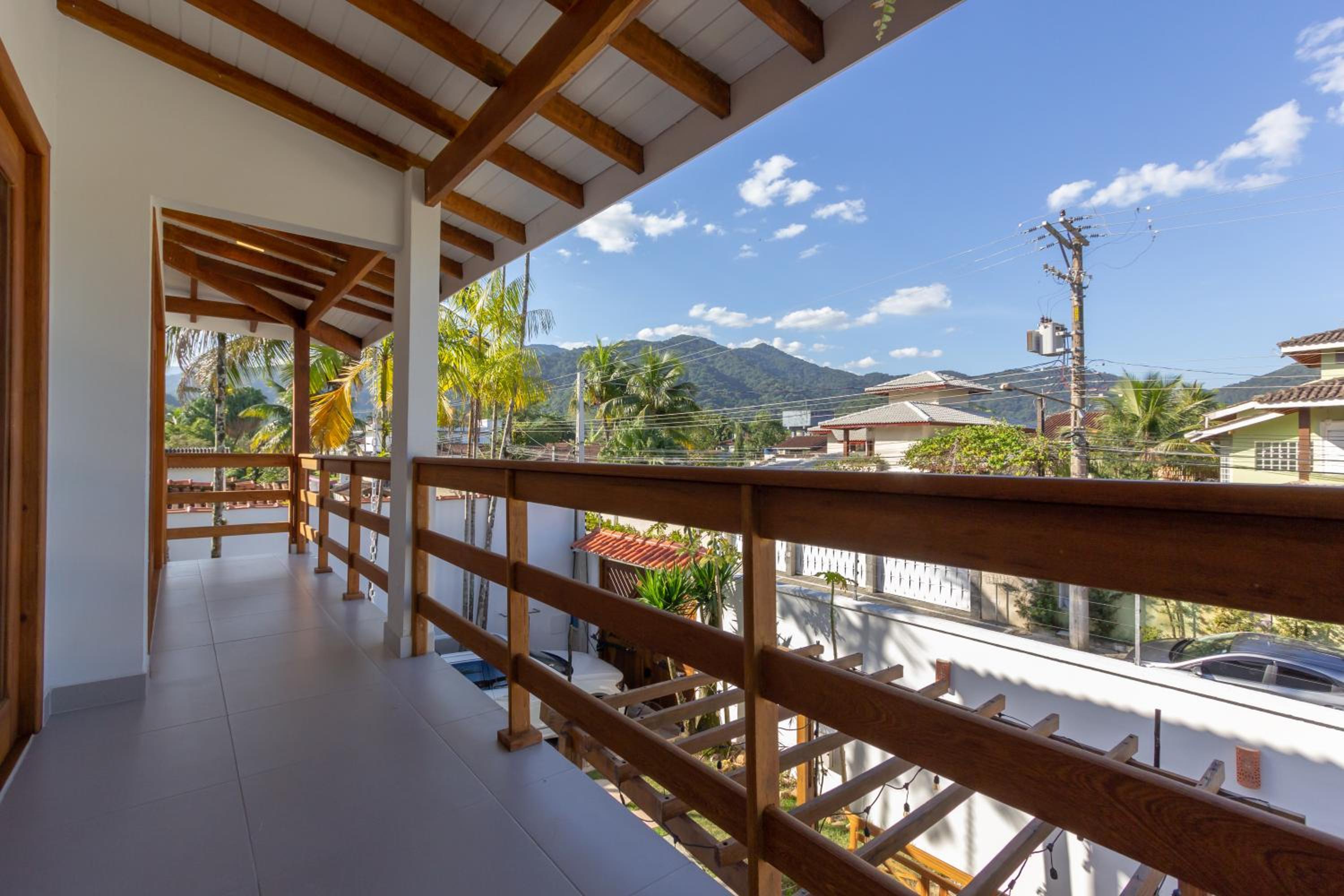 Chez Marguera em Juquehy - Luxo com muito espaço, conforto e lazer - incluso roupas de cama e banho, diarista, serviço praia, piscina aquecida, maquina gel