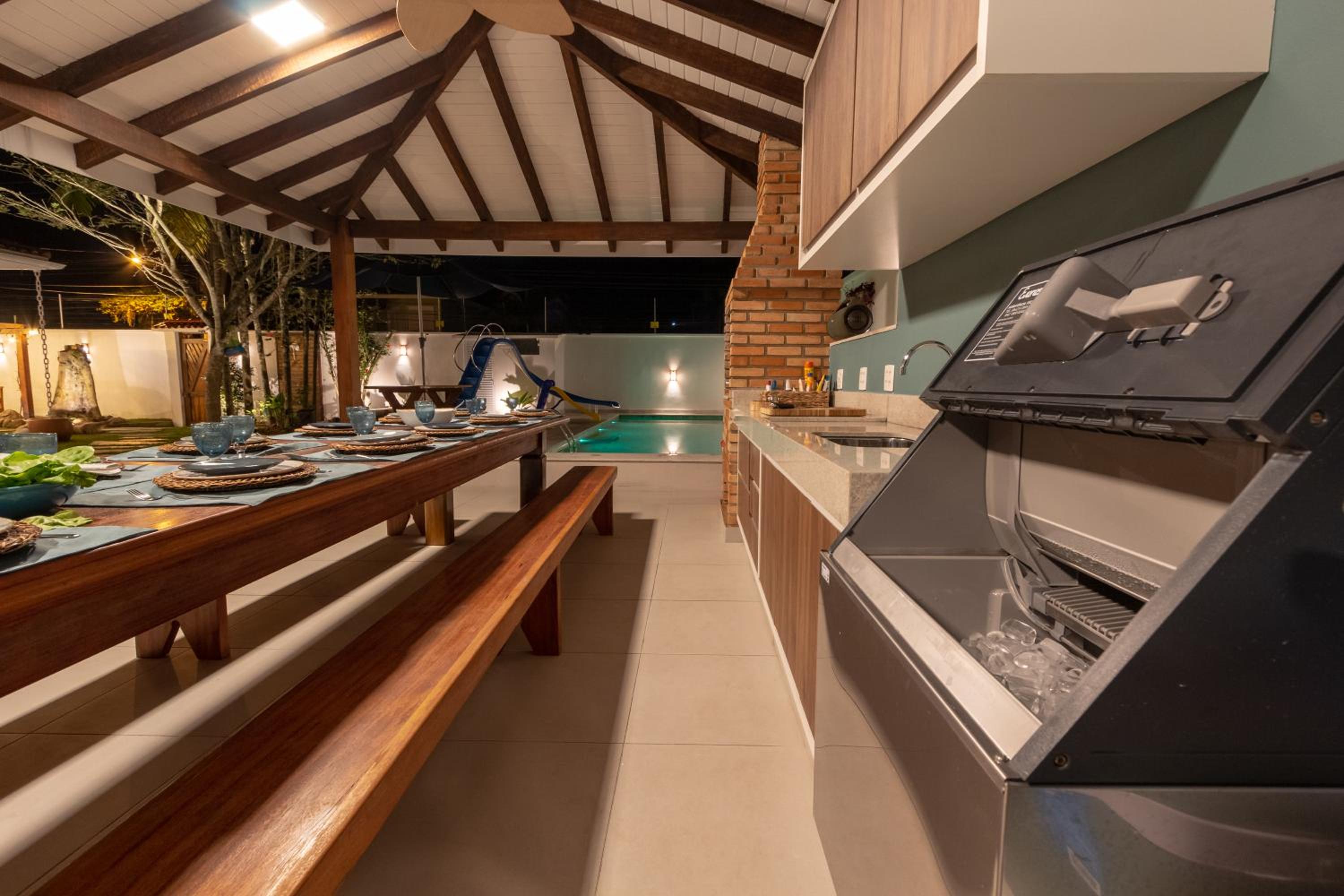 Chez Marguera em Juquehy - Luxo com muito espaço, conforto e lazer - incluso roupas de cama e banho, diarista, serviço praia, piscina aquecida, maquina gel