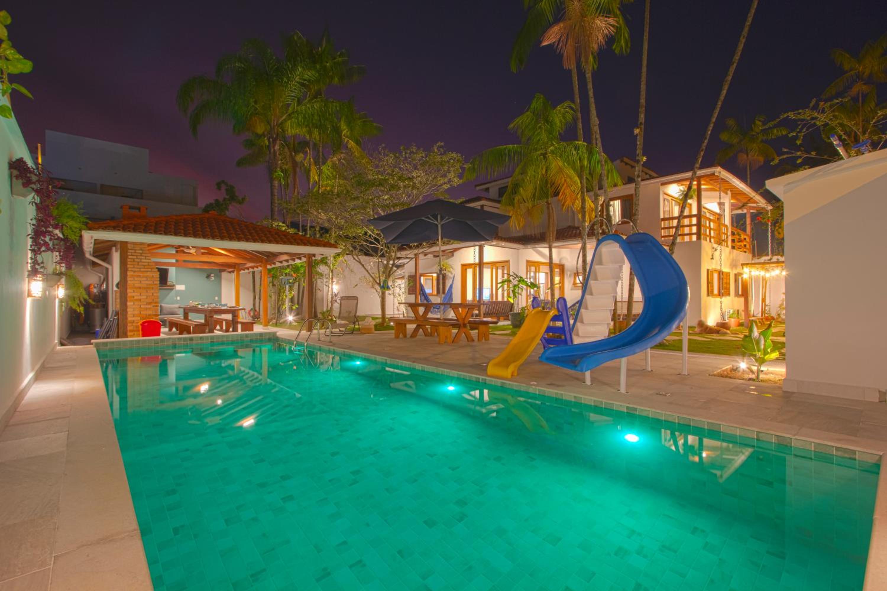 Chez Marguera em Juquehy - Luxo com muito espaço, conforto e lazer - incluso roupas de cama e banho, diarista, serviço praia, piscina aquecida, maquina gel