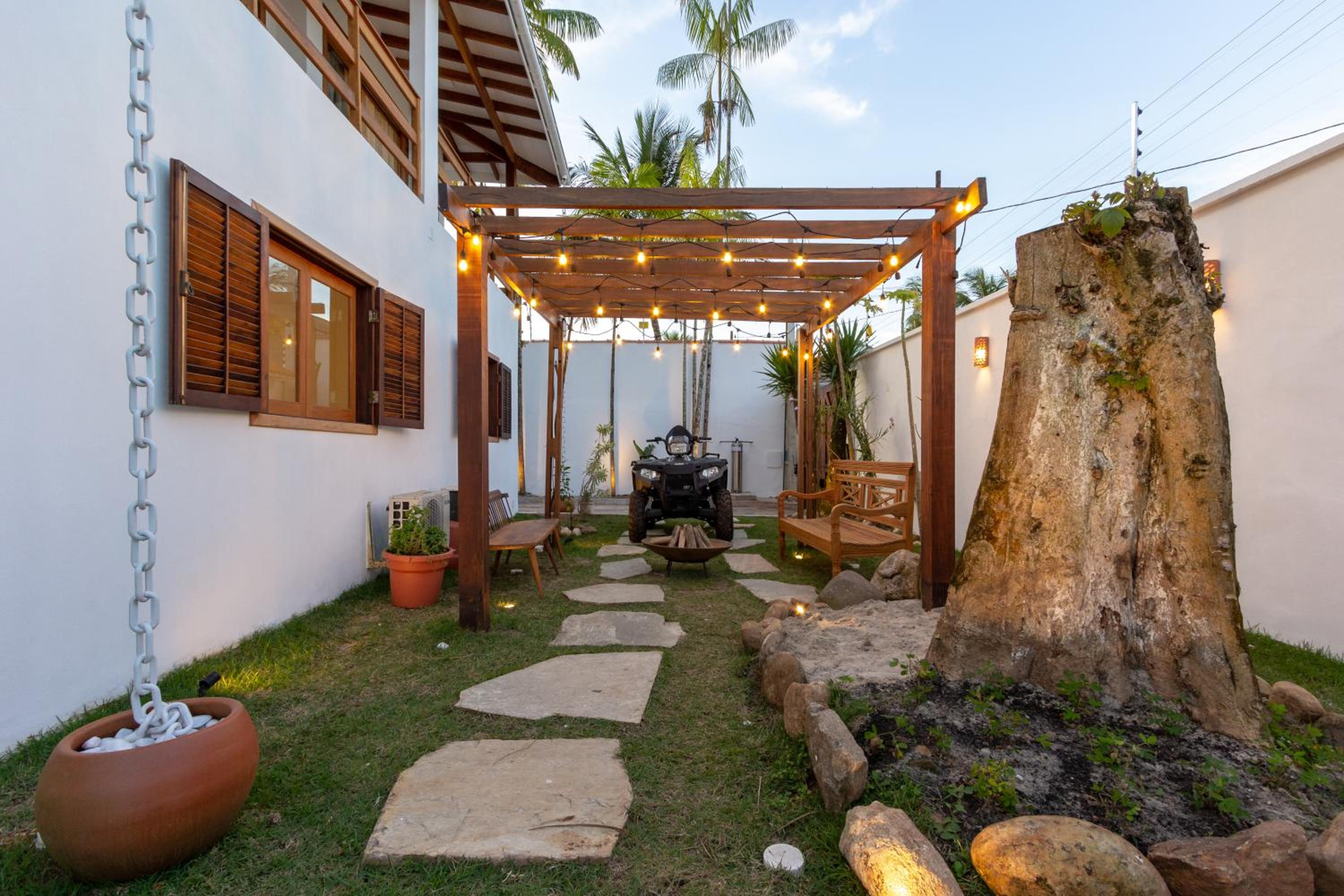 Chez Marguera em Juquehy - Luxo com muito espaço, conforto e lazer - incluso roupas de cama e banho, diarista, serviço praia, piscina aquecida, maquina gel