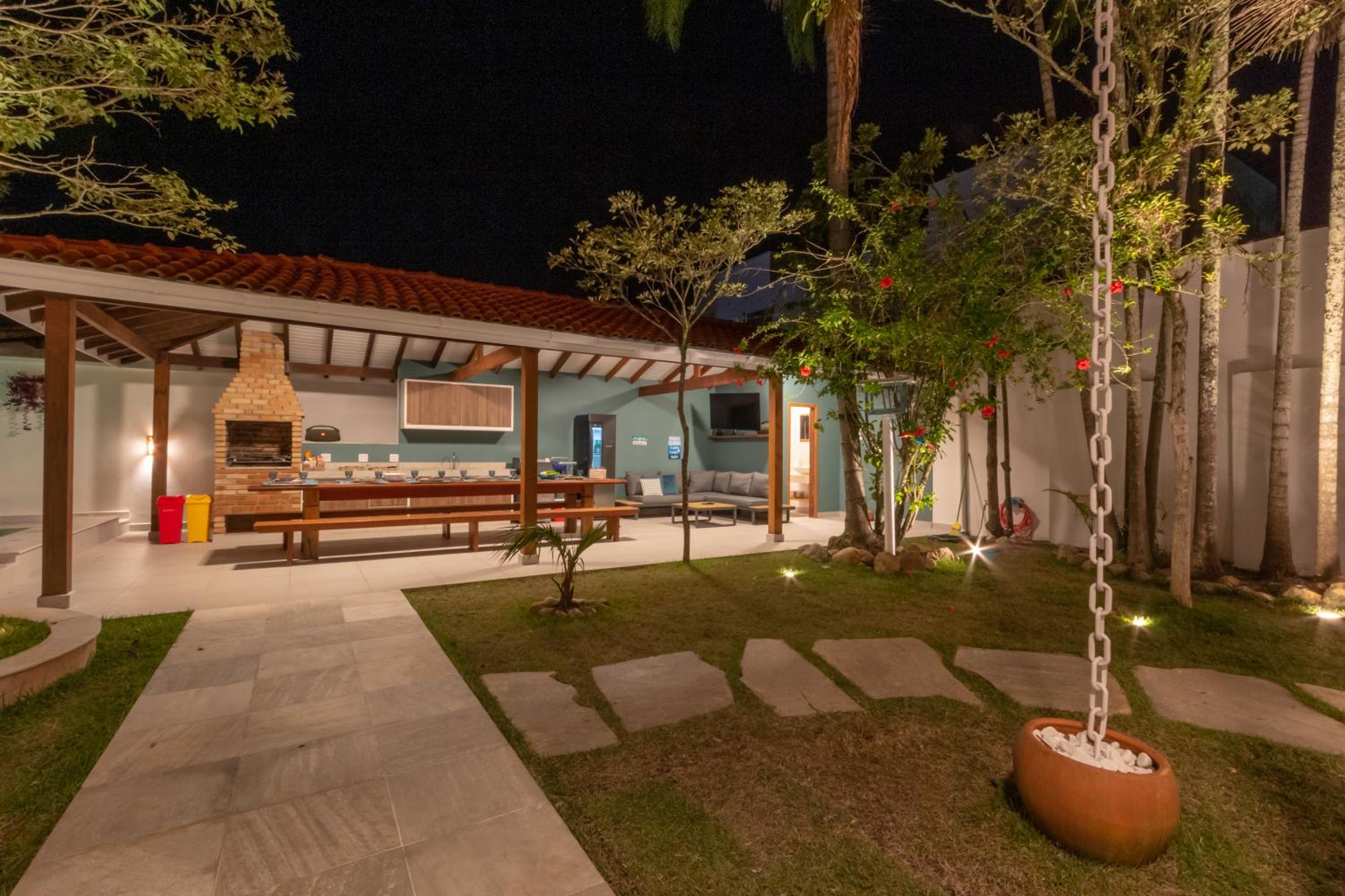 Chez Marguera em Juquehy - Luxo com muito espaço, conforto e lazer - incluso roupas de cama e banho, diarista, serviço praia, piscina aquecida, maquina gel