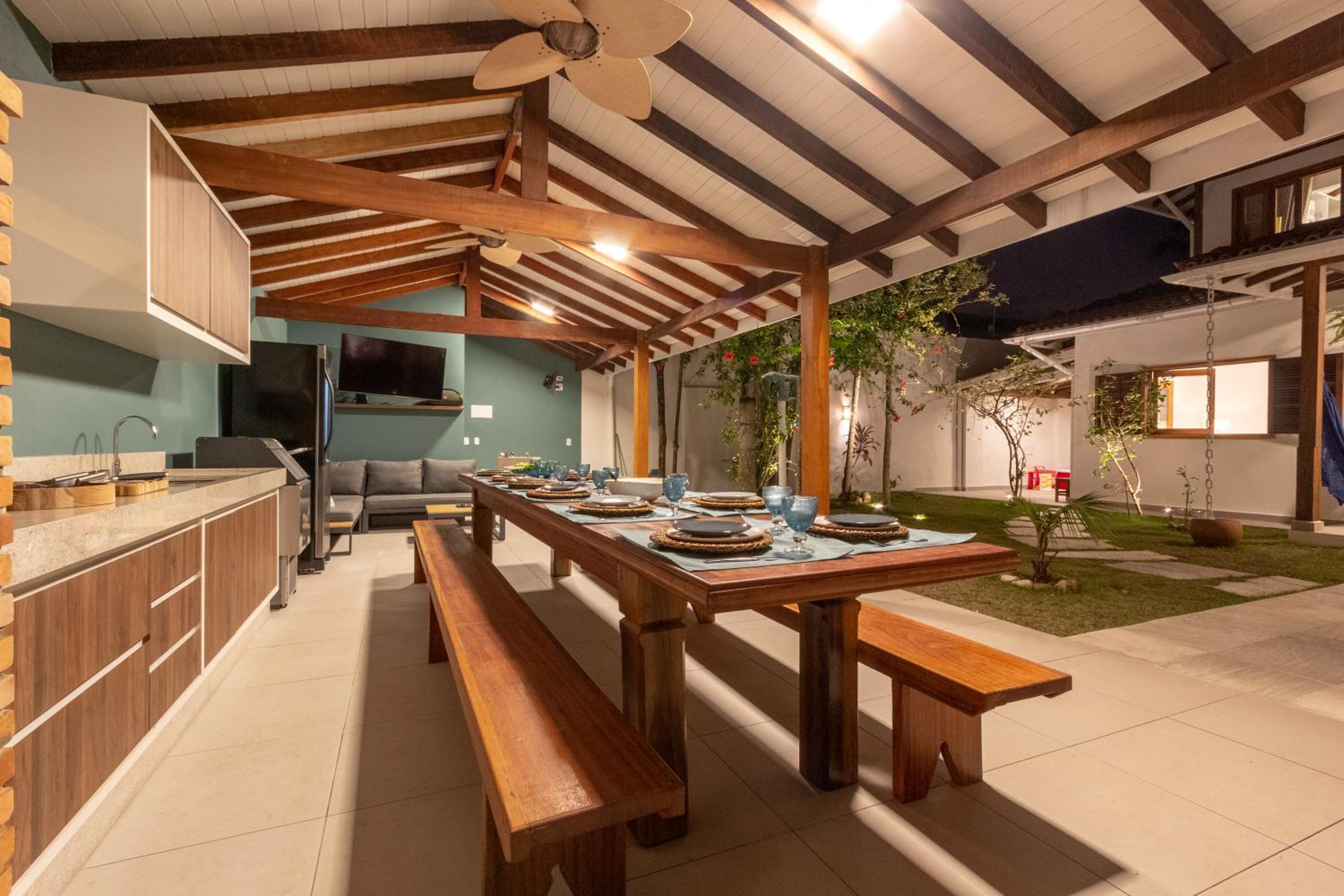 Chez Marguera em Juquehy - Luxo com muito espaço, conforto e lazer - incluso roupas de cama e banho, diarista, serviço praia, piscina aquecida, maquina gel