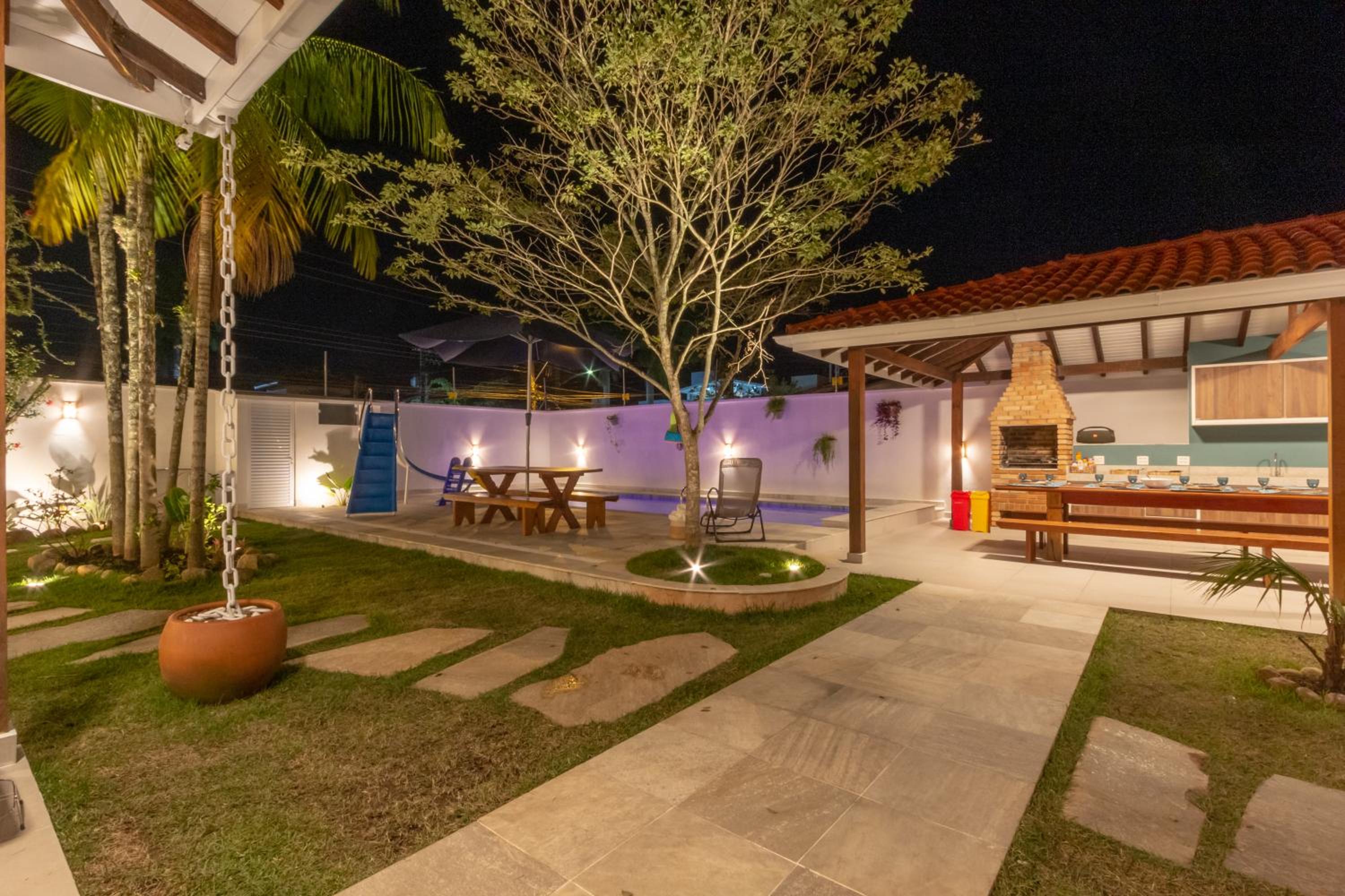 Chez Marguera em Juquehy - Luxo com muito espaço, conforto e lazer - incluso roupas de cama e banho, diarista, serviço praia, piscina aquecida, maquina gel