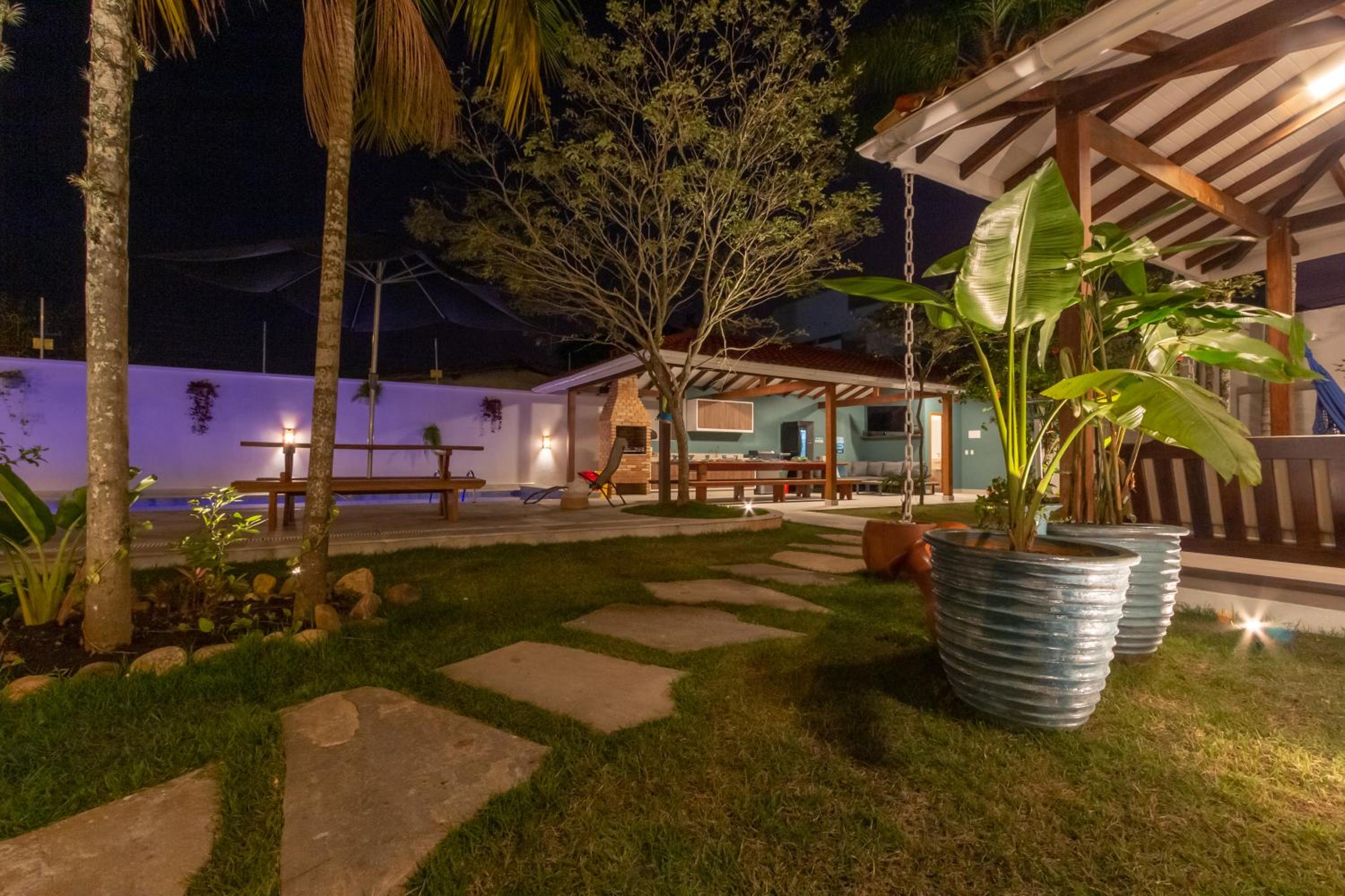 Chez Marguera em Juquehy - Luxo com muito espaço, conforto e lazer - incluso roupas de cama e banho, diarista, serviço praia, piscina aquecida, maquina gel