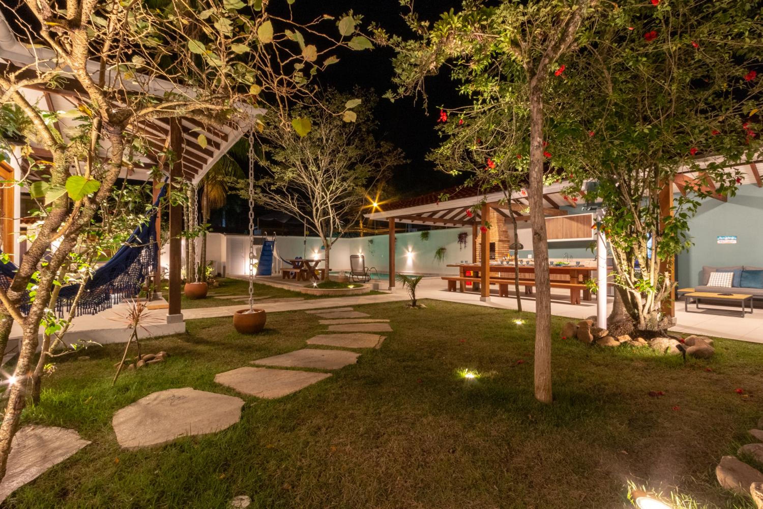 Chez Marguera em Juquehy - Luxo com muito espaço, conforto e lazer - incluso roupas de cama e banho, diarista, serviço praia, piscina aquecida, maquina gel
