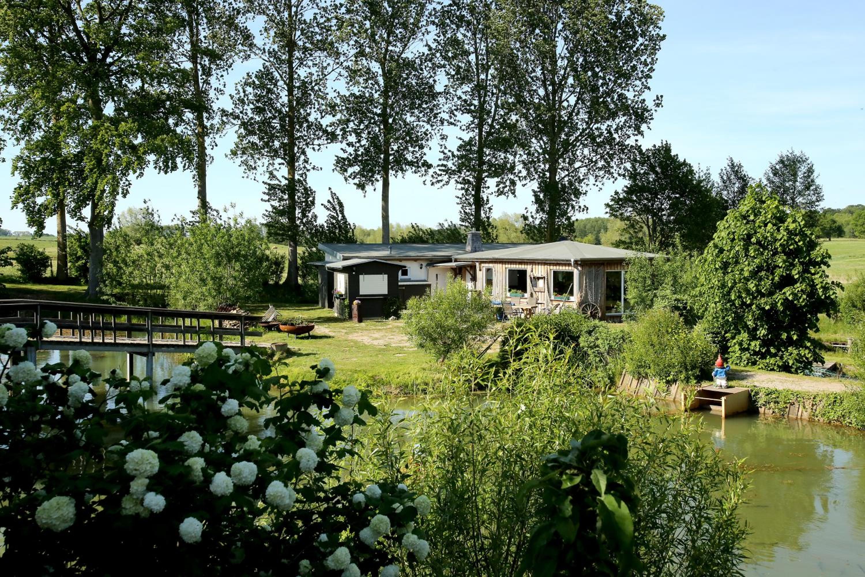 Peenehof Köppen - Ferienwohnungen & Schlaffässer