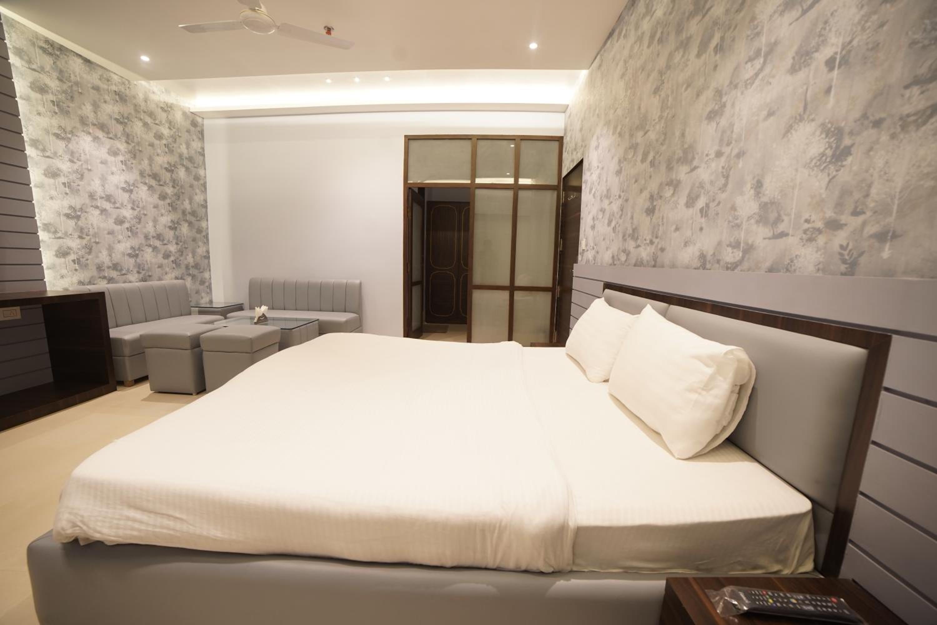 Aceotel Select Mayur