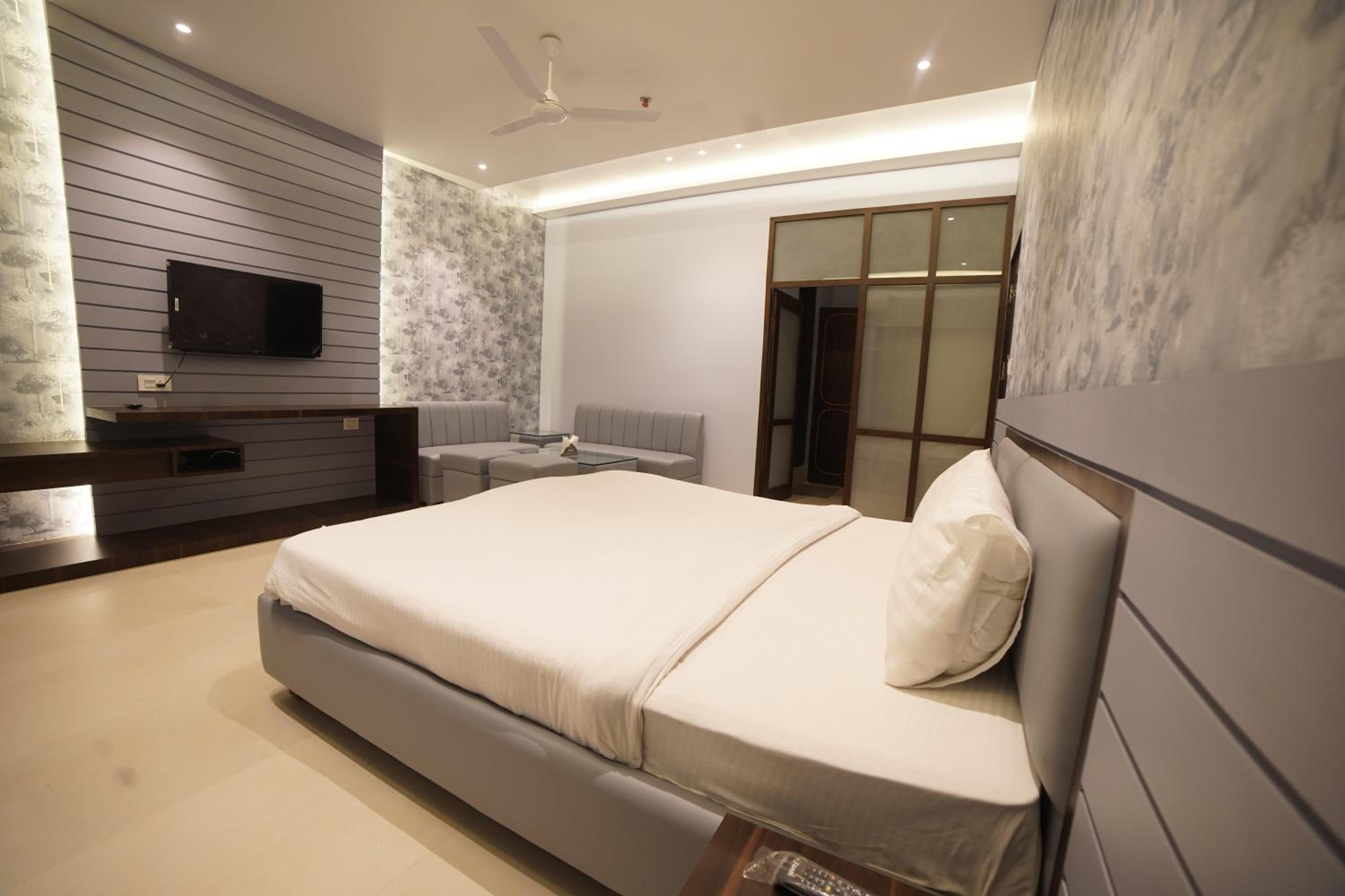 Aceotel Select Mayur