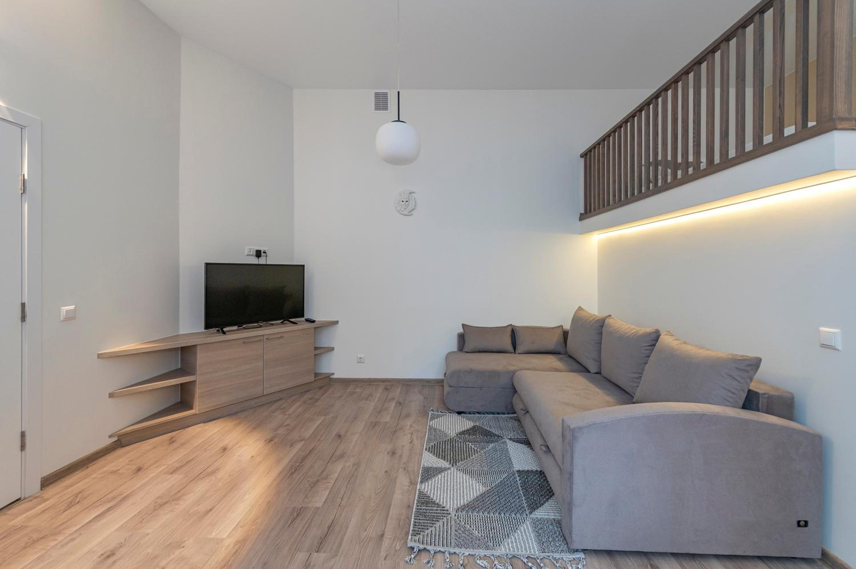 Freedom Avenue Apartment by Polo apartments view 2