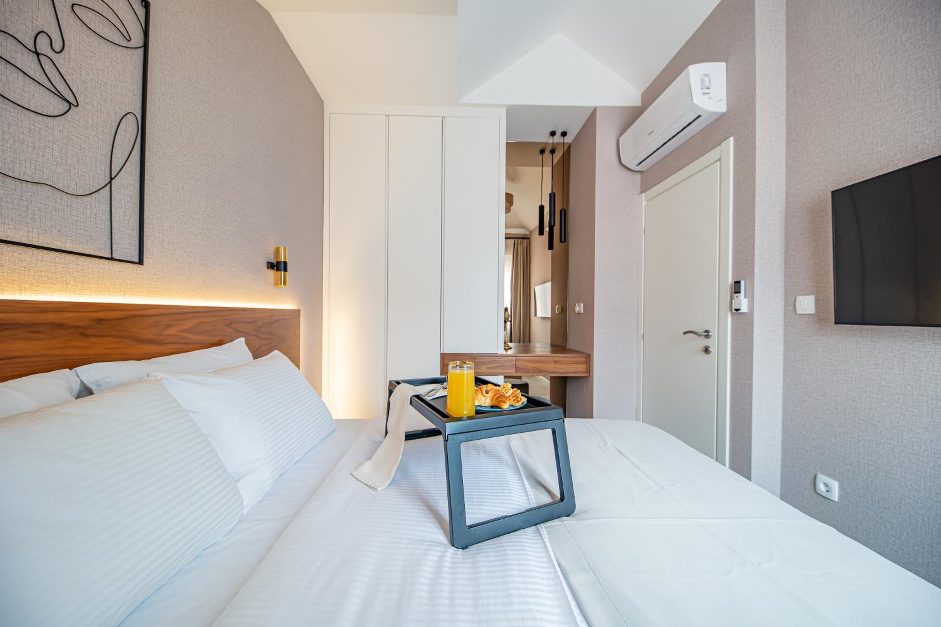 Enyana Luxury Suites