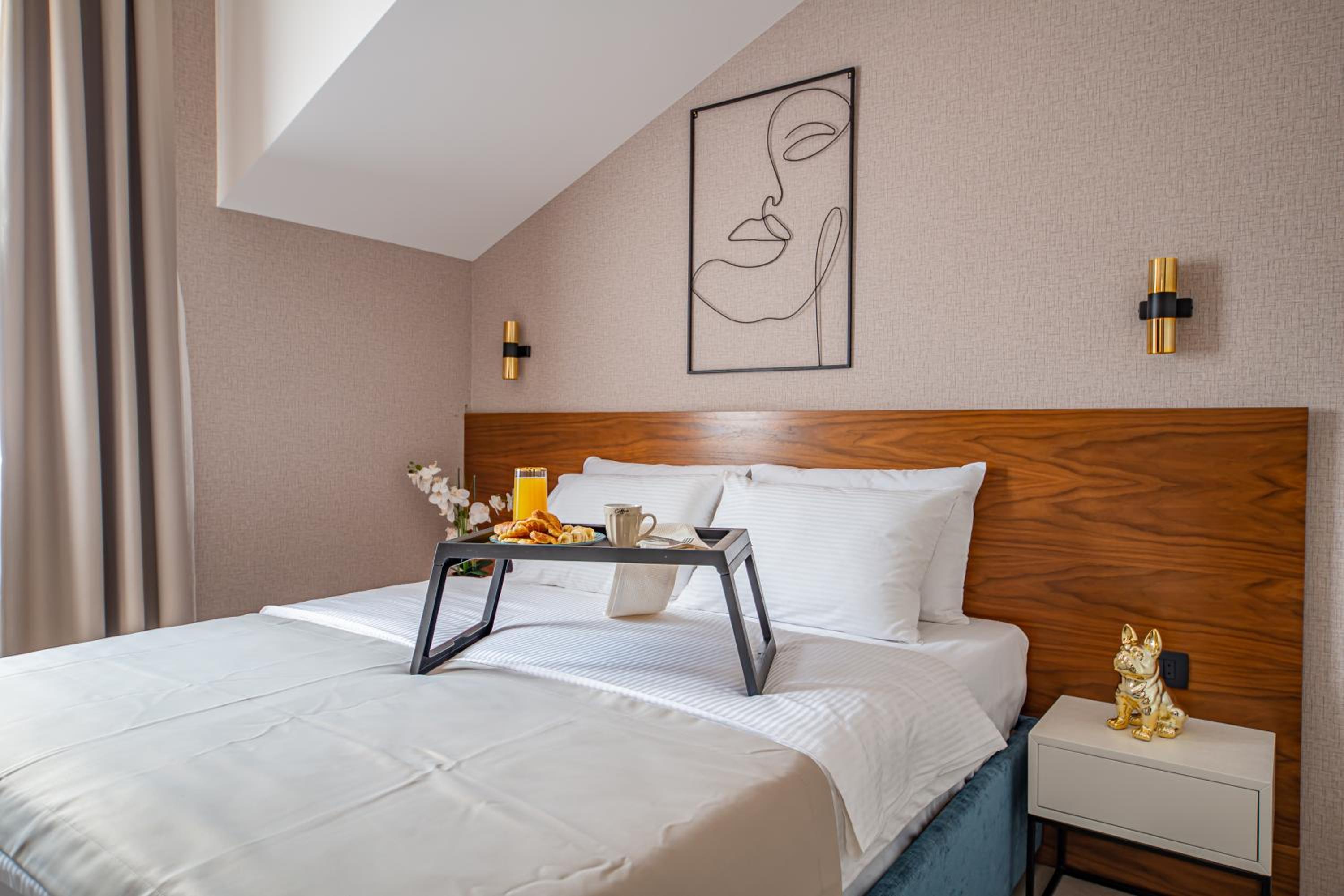 Enyana Luxury Suites
