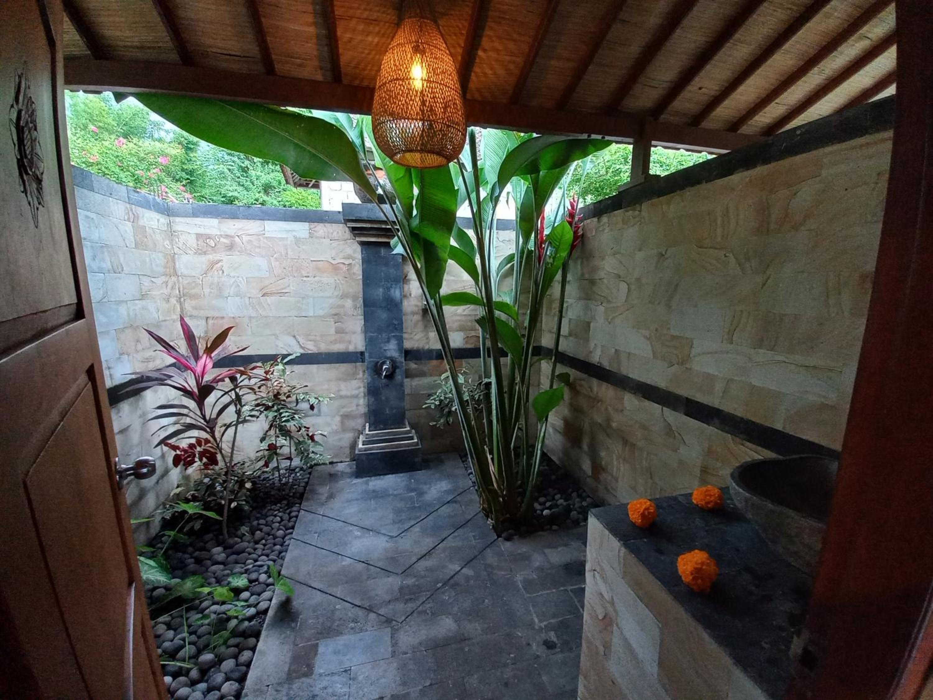 Frangipani Inn & Restaurant
