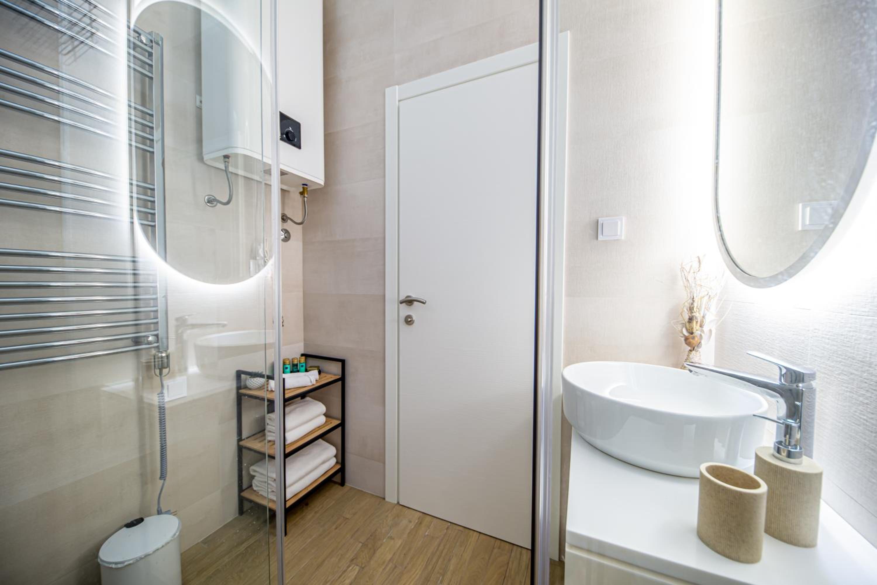 Enyana Luxury Suites