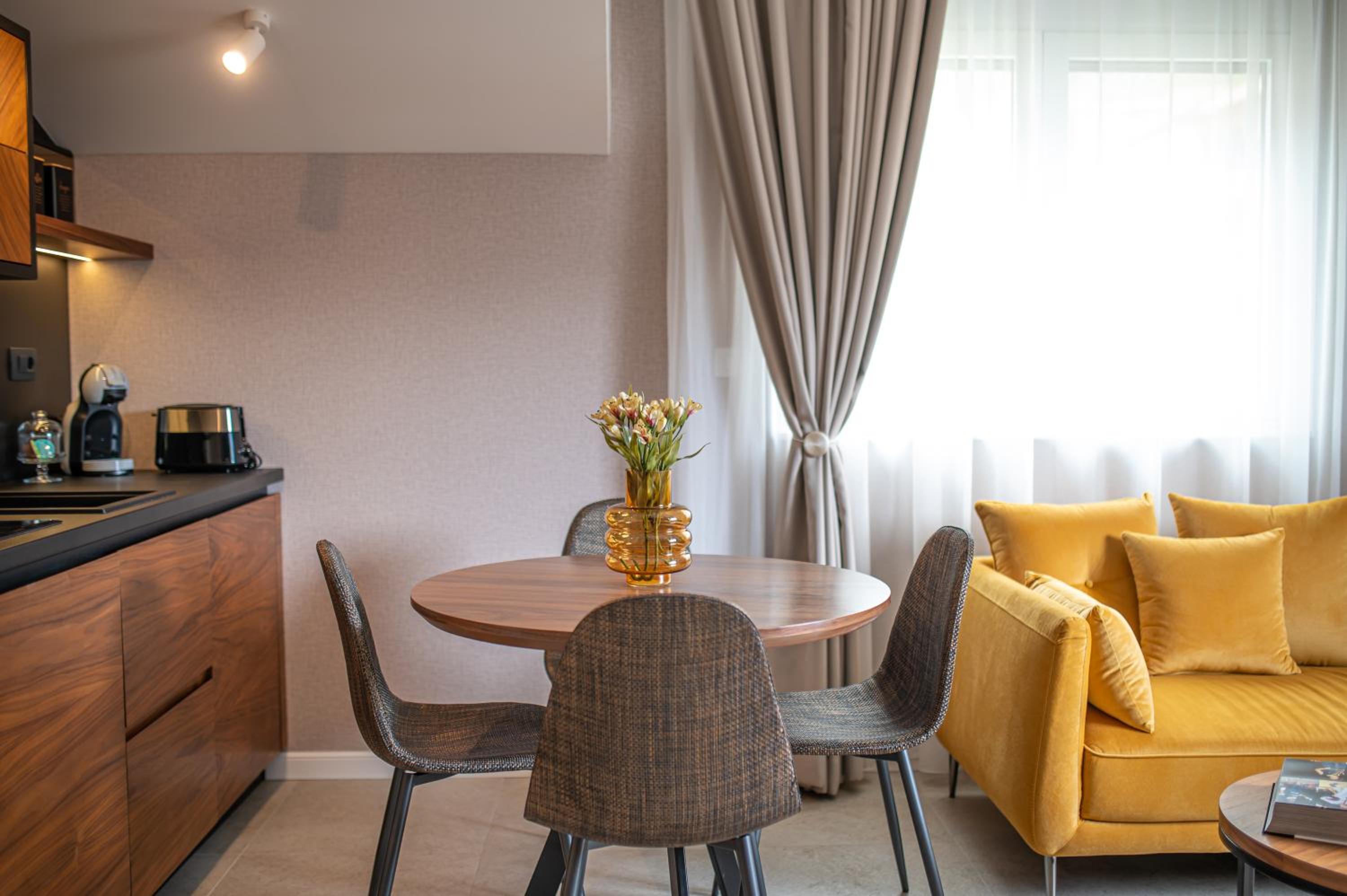 Enyana Luxury Suites