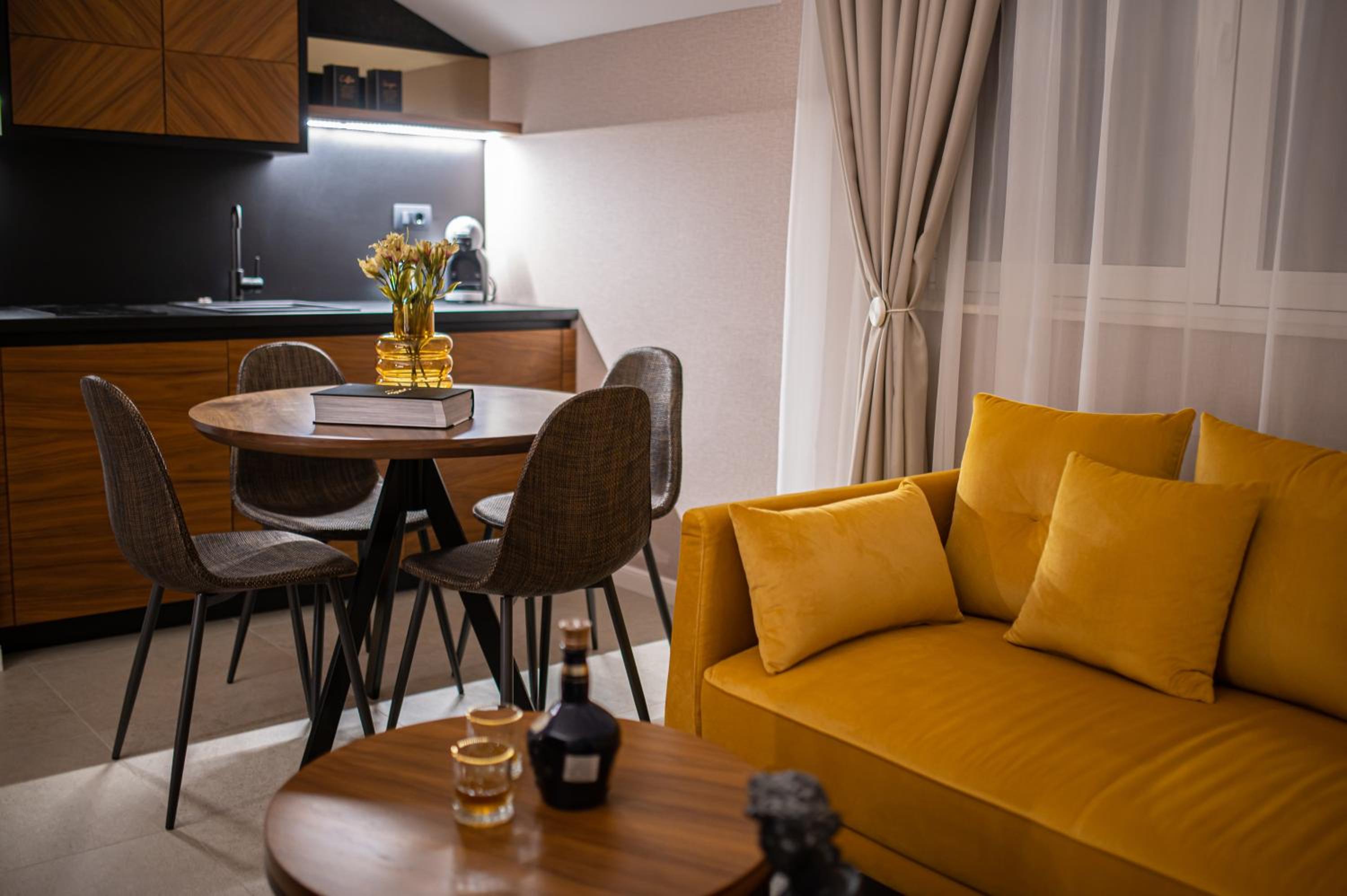 Enyana Luxury Suites