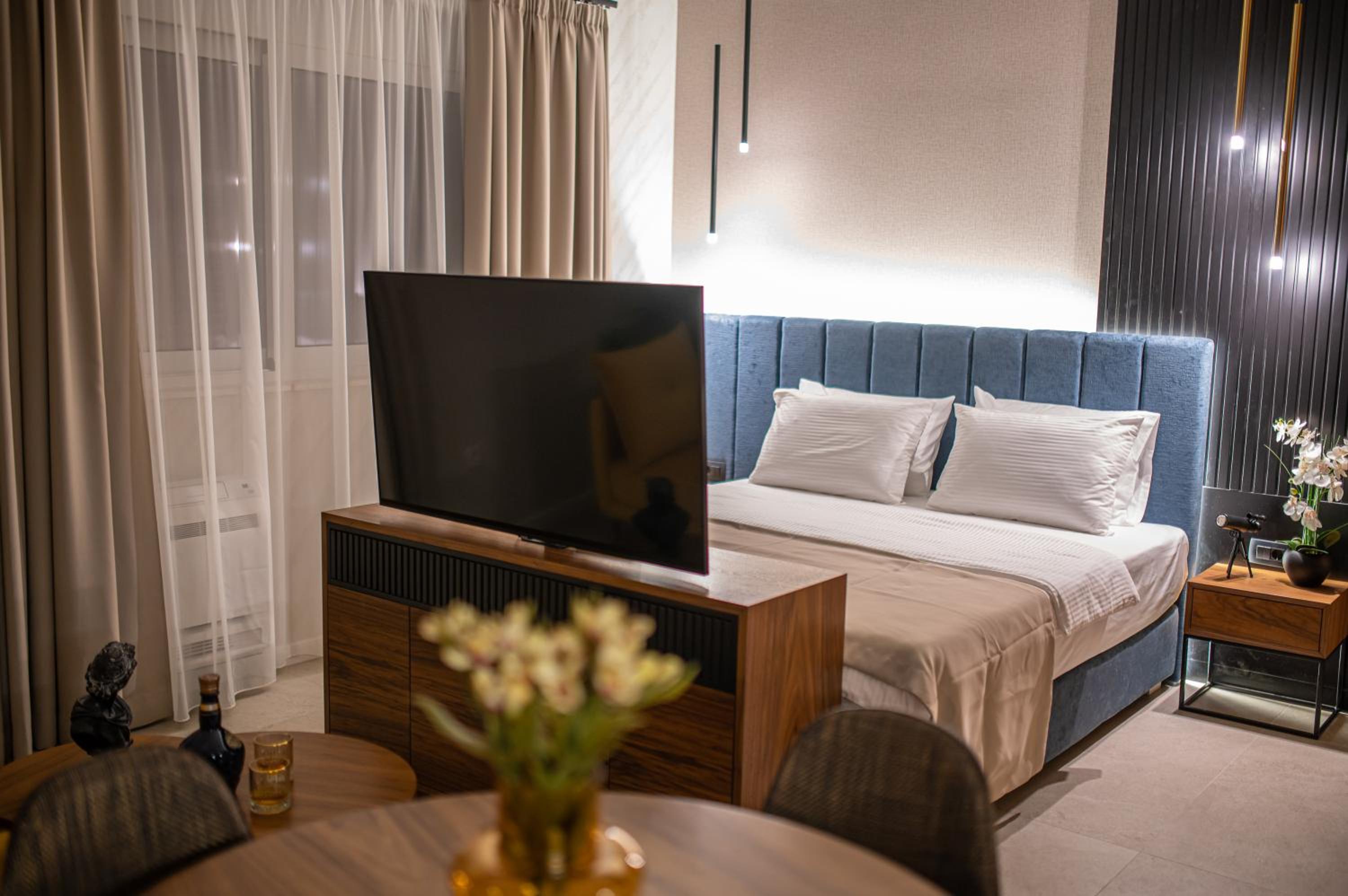 Enyana Luxury Suites