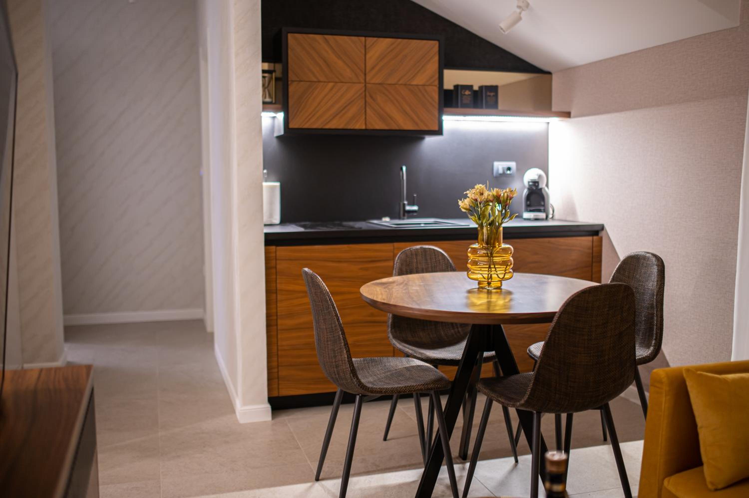 Enyana Luxury Suites