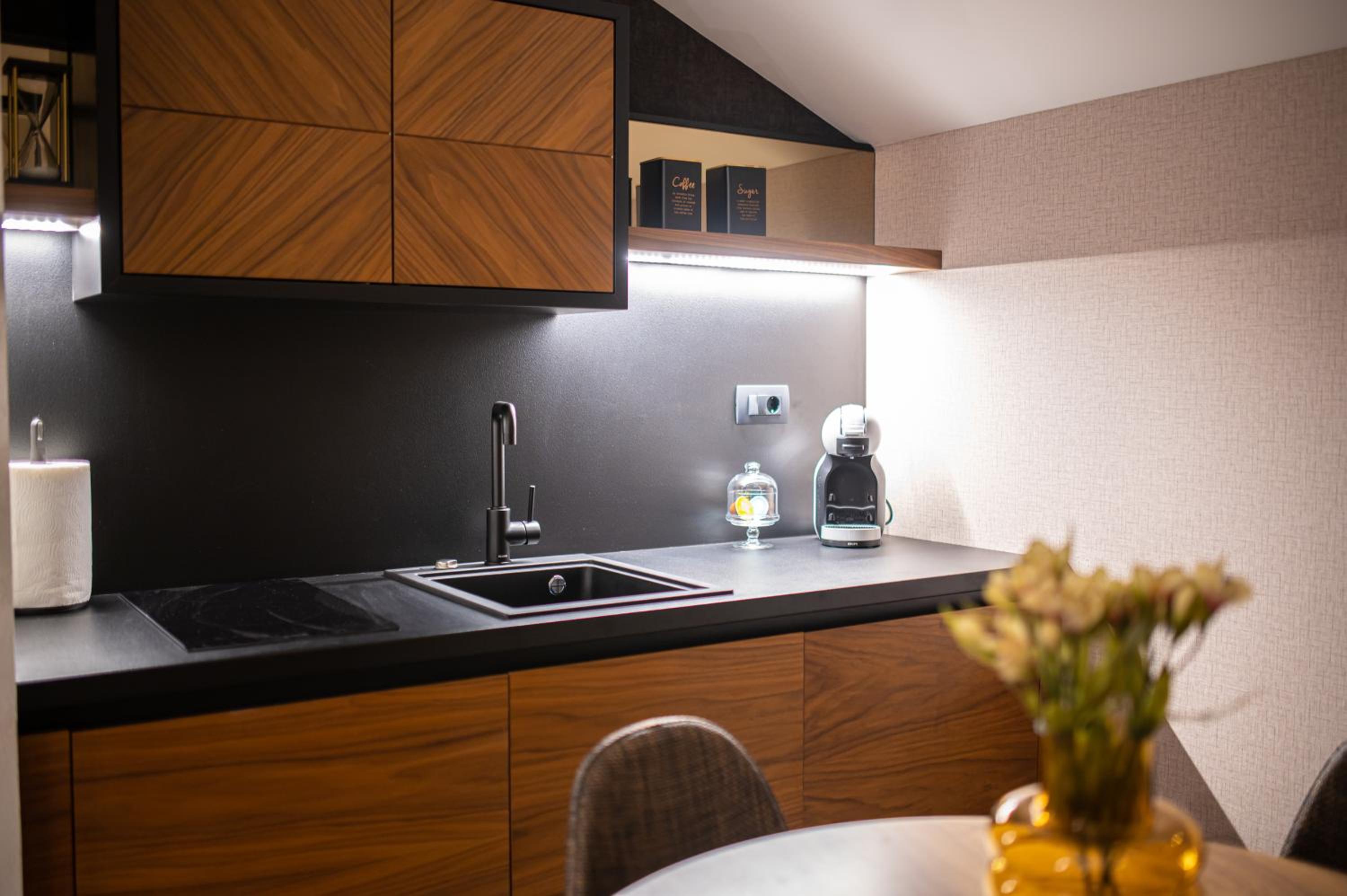 Enyana Luxury Suites