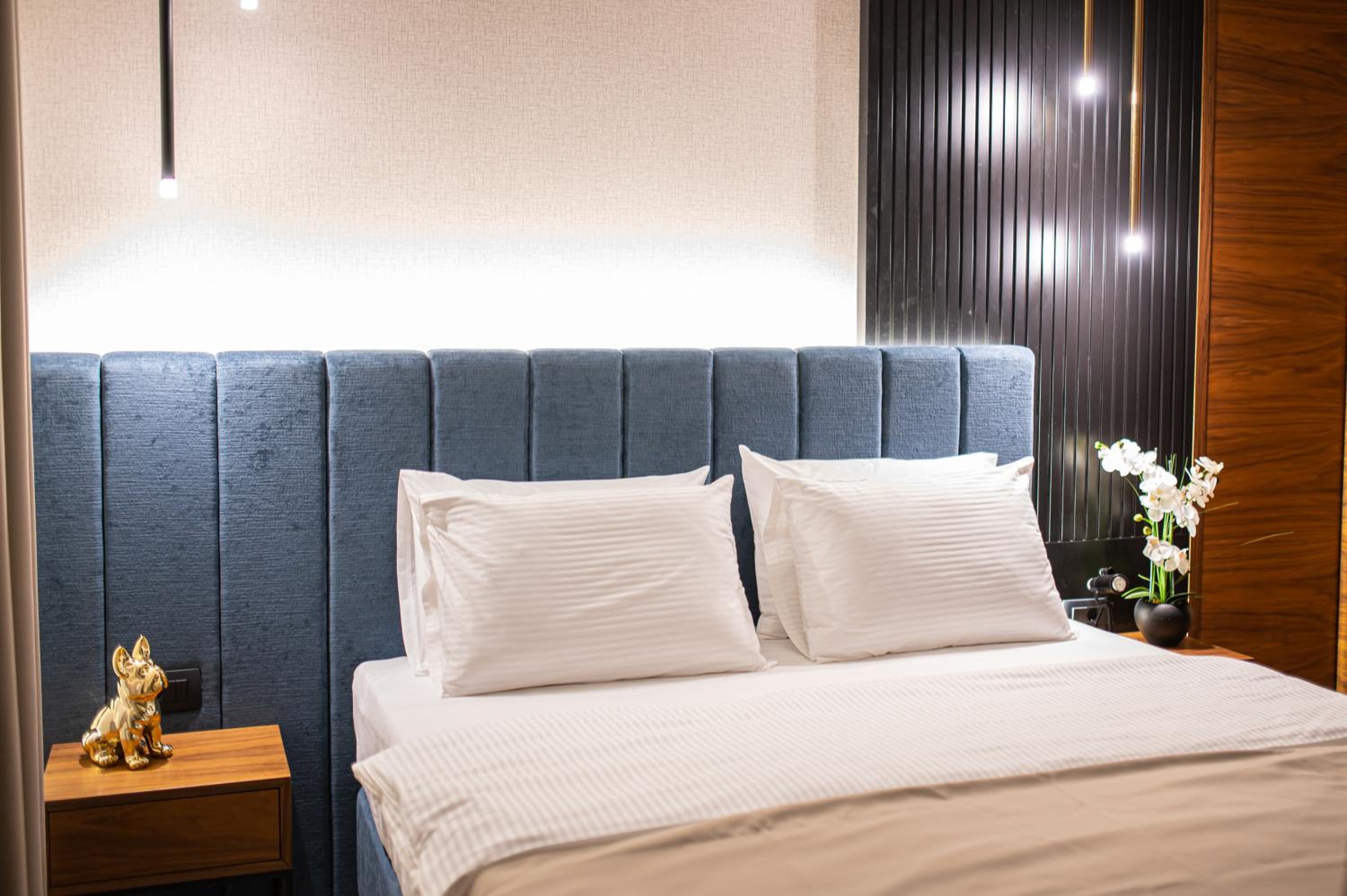 Enyana Luxury Suites
