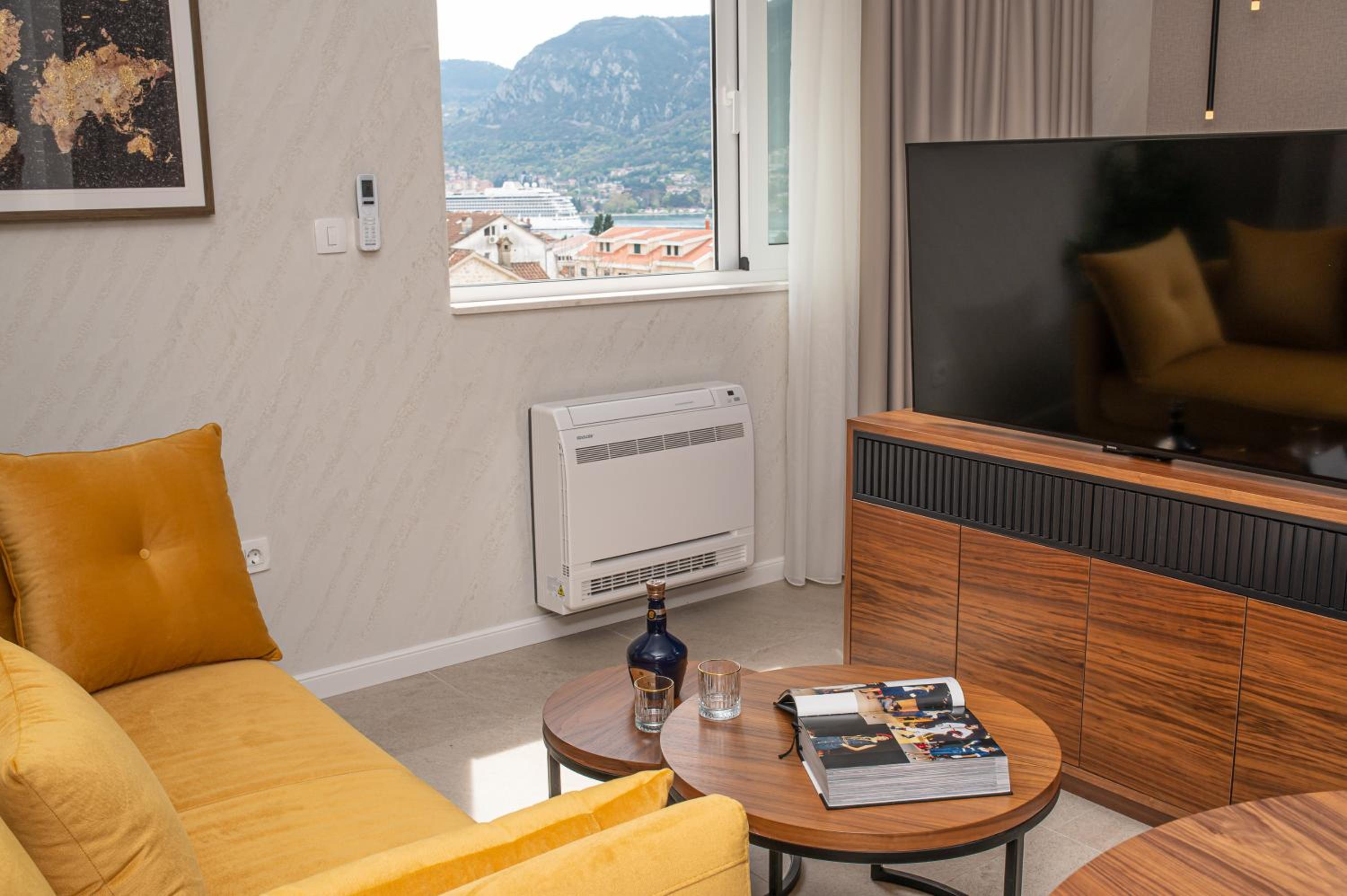 Enyana Luxury Suites