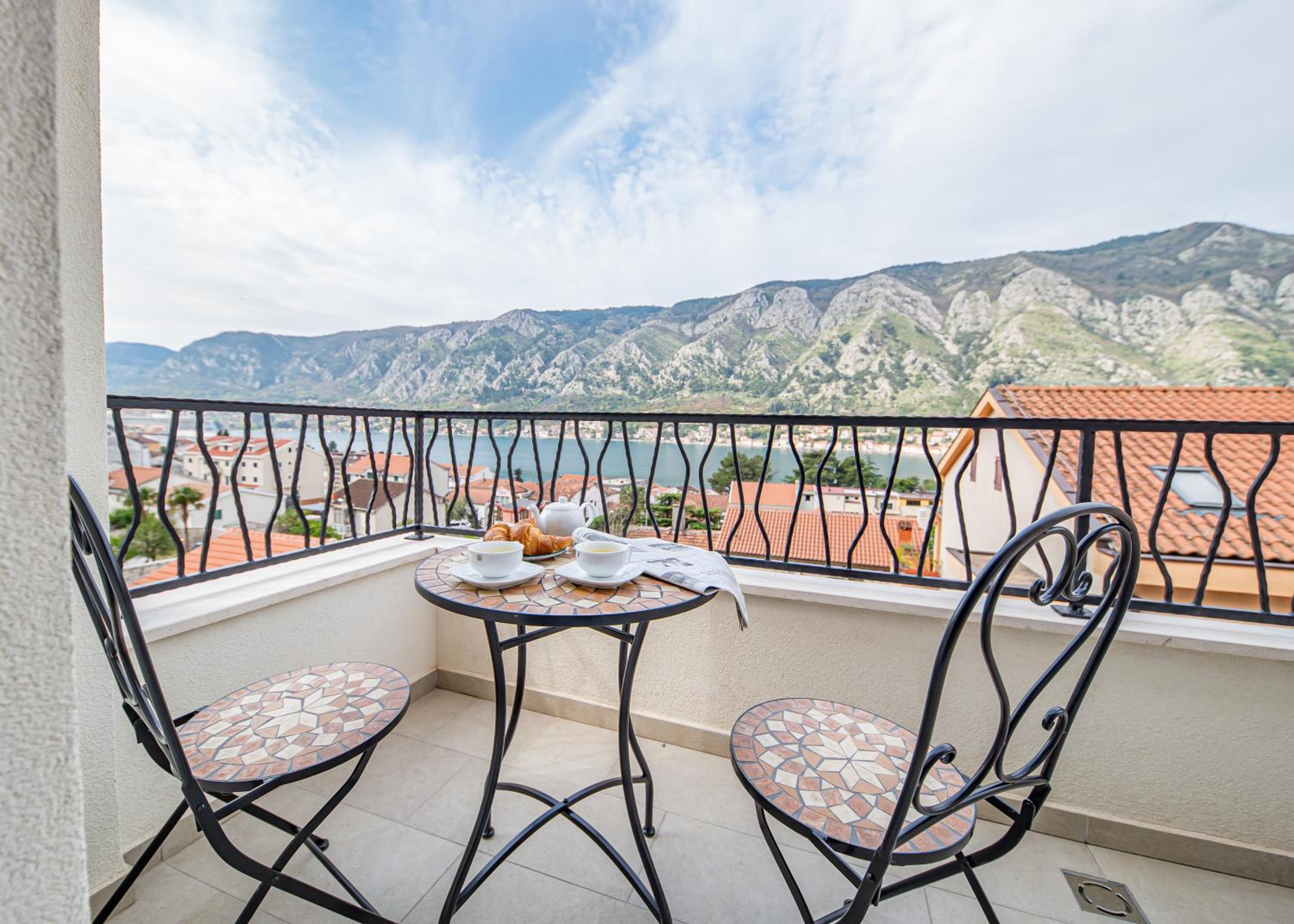 Enyana Luxury Suites