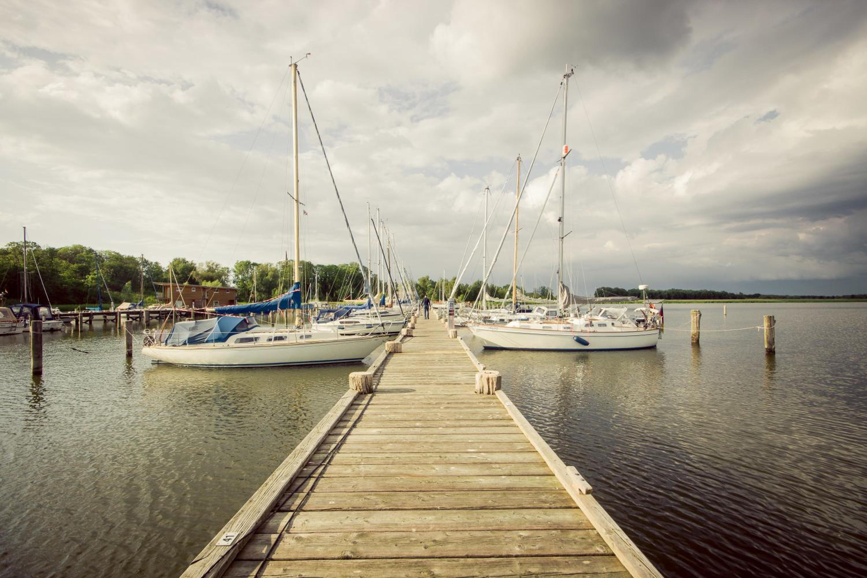 Komfort-Hausboote am Naturhafen Krummin