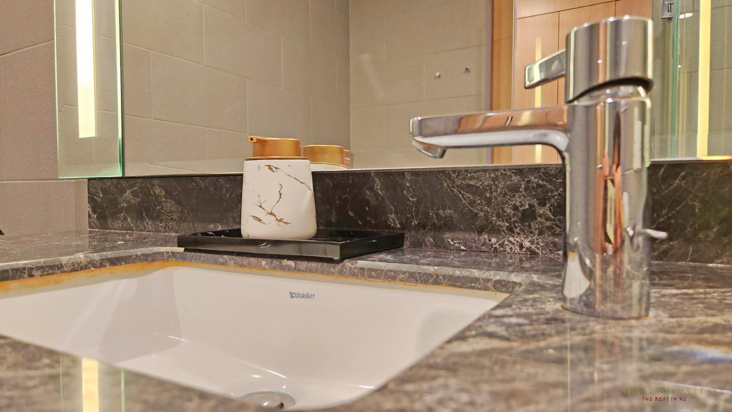 Luxurious stay in 188 Fraser Residence Suite