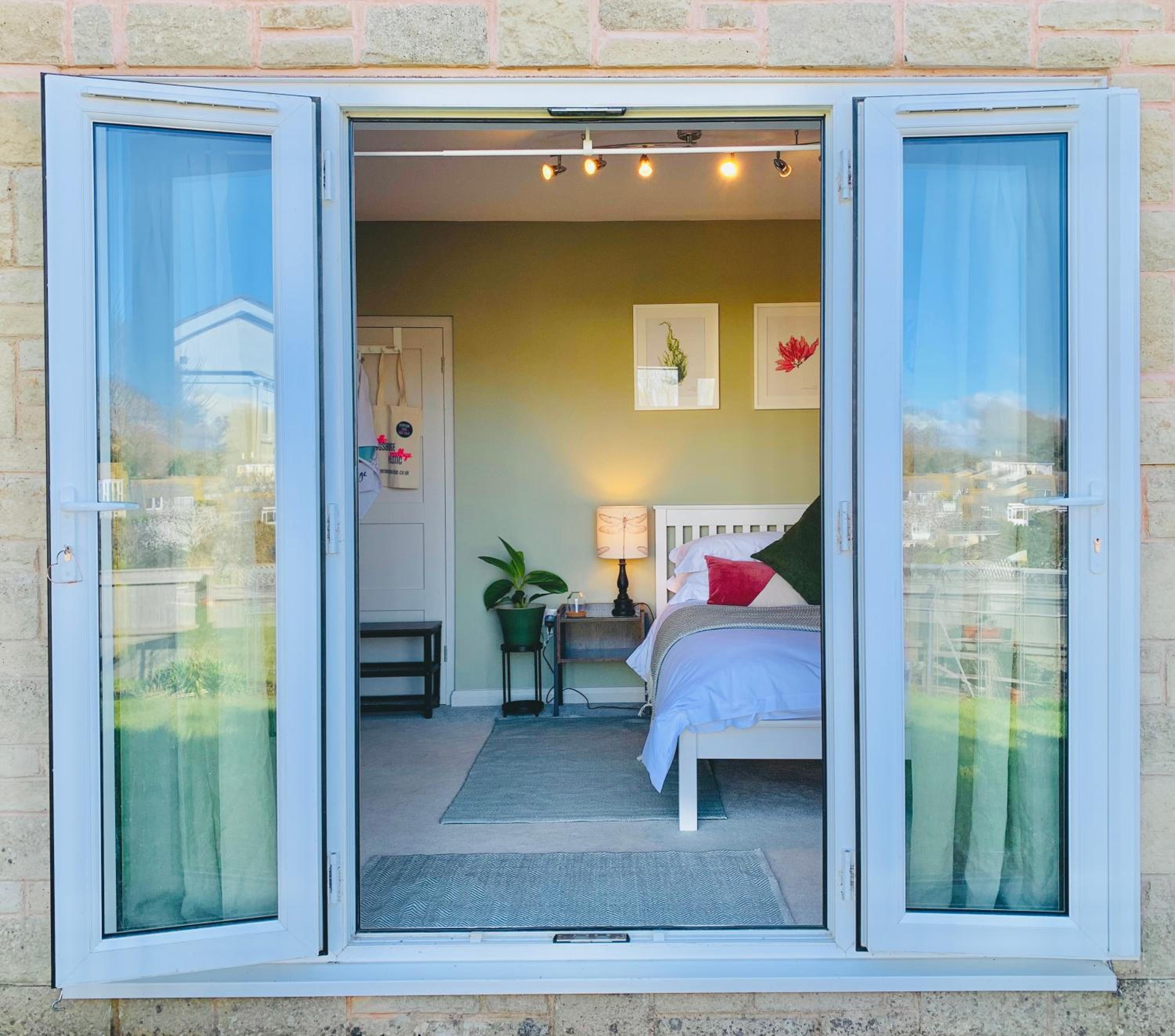 Beautiful Garden Room with Private Entrance view 3