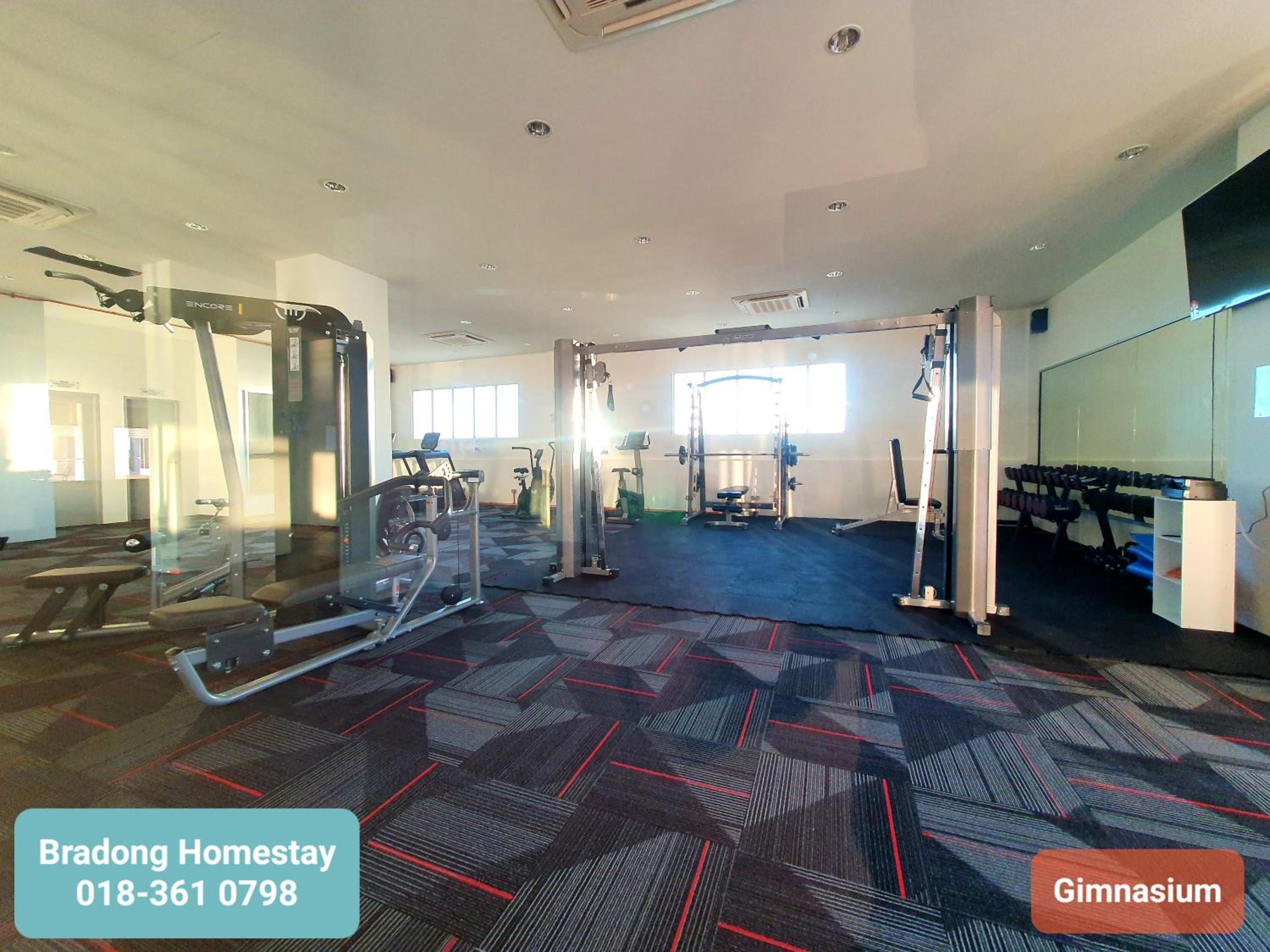 BRADONG HOMESTAY - MUSLlM ONLY, 3 Queen Bedrooms, Seaview, Infinity Pool, Gym, near Drawbridge & KTCC Mall photo 3