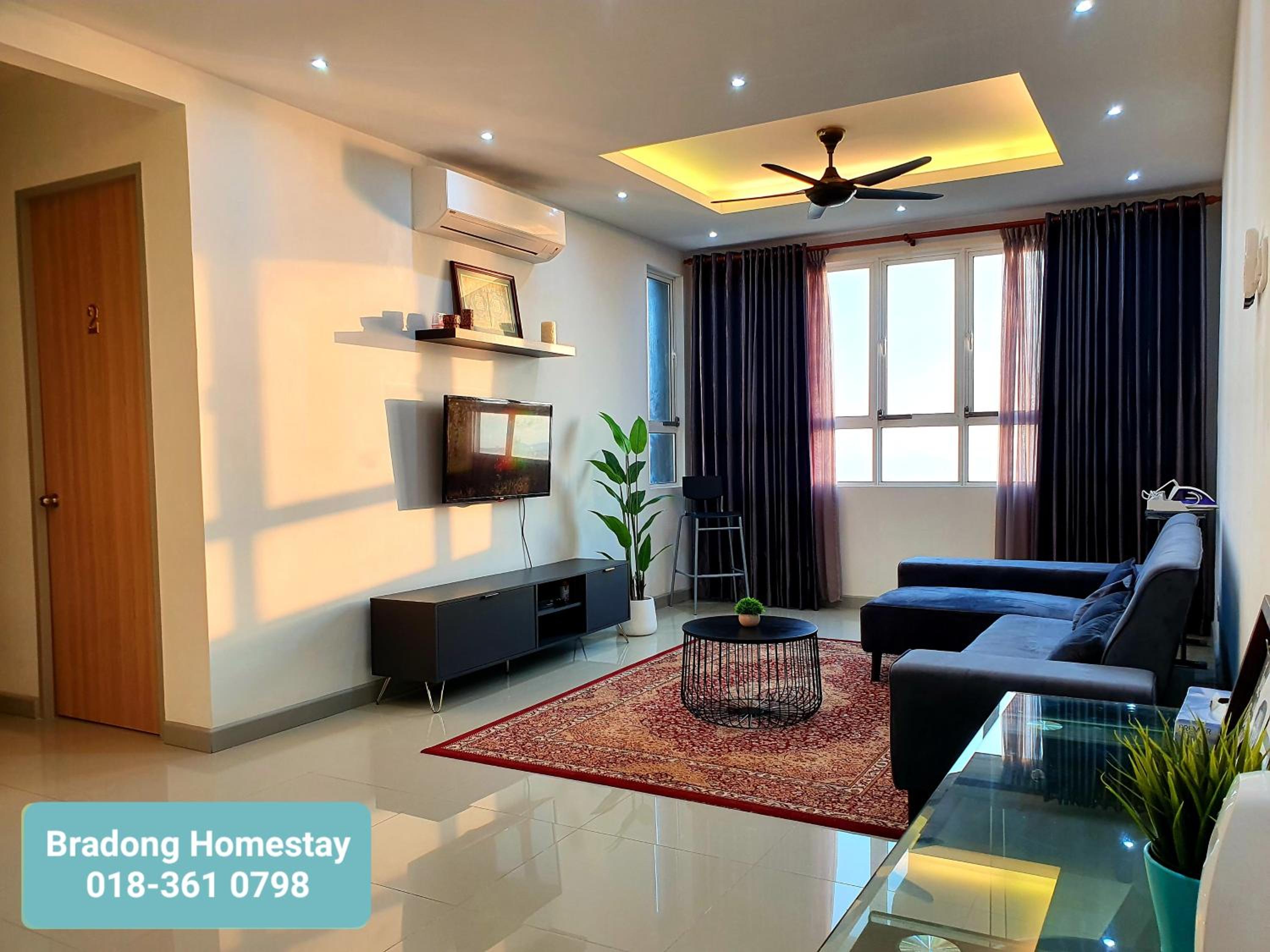 BRADONG HOMESTAY - MUSLlM ONLY, 3 Queen Bedrooms, Seaview, Infinity Pool, Gym, near Drawbridge & KTCC Mall photo 6