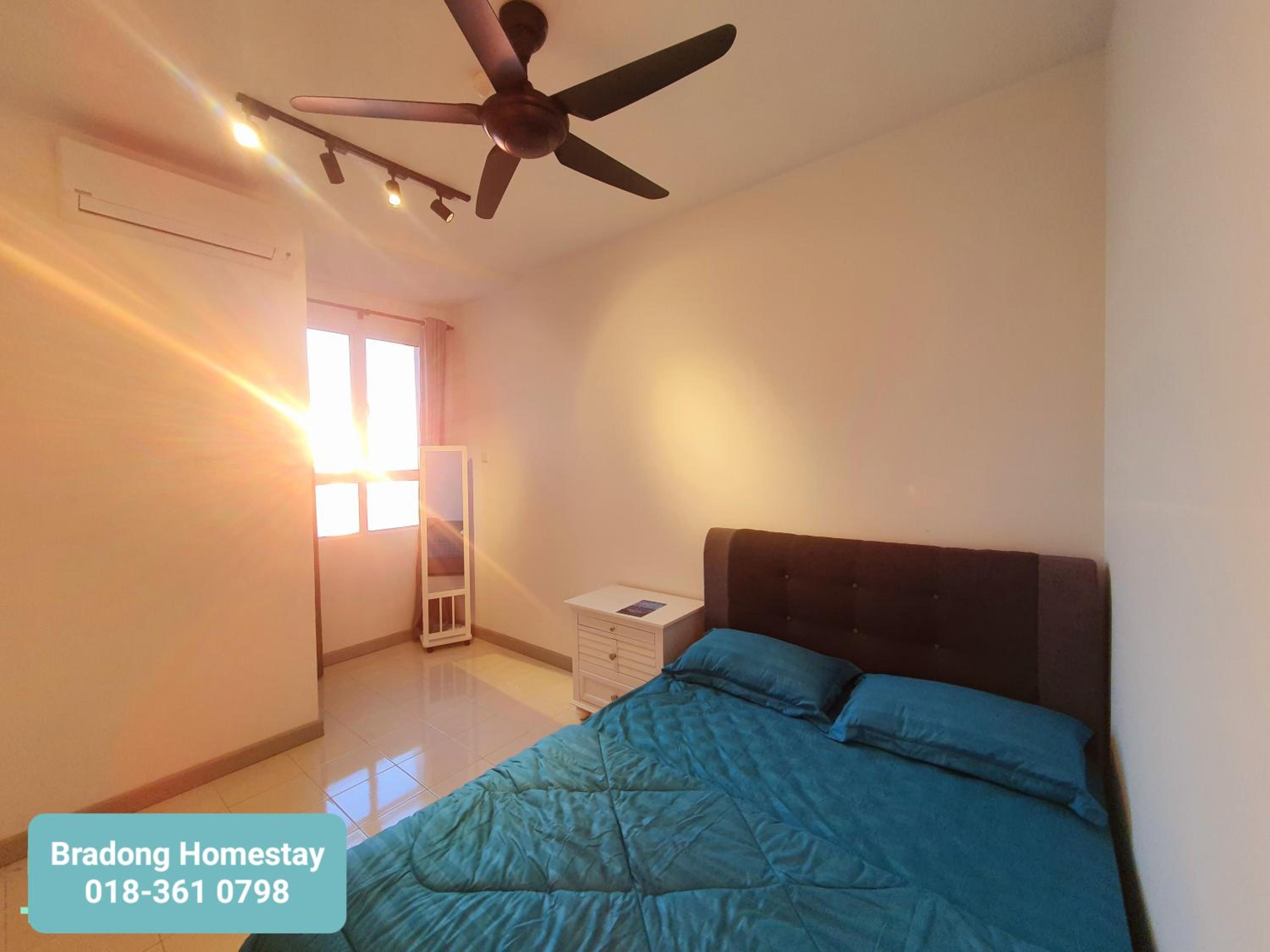 BRADONG HOMESTAY - MUSLlM ONLY, 3 Queen Bedrooms, Seaview, Infinity Pool, Gym, near Drawbridge & KTCC Mall photo 5