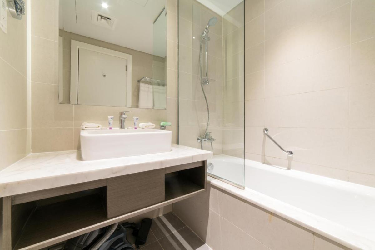 Vacay Lettings - Burj Khalifa & Canal view Studio at Damac Prive