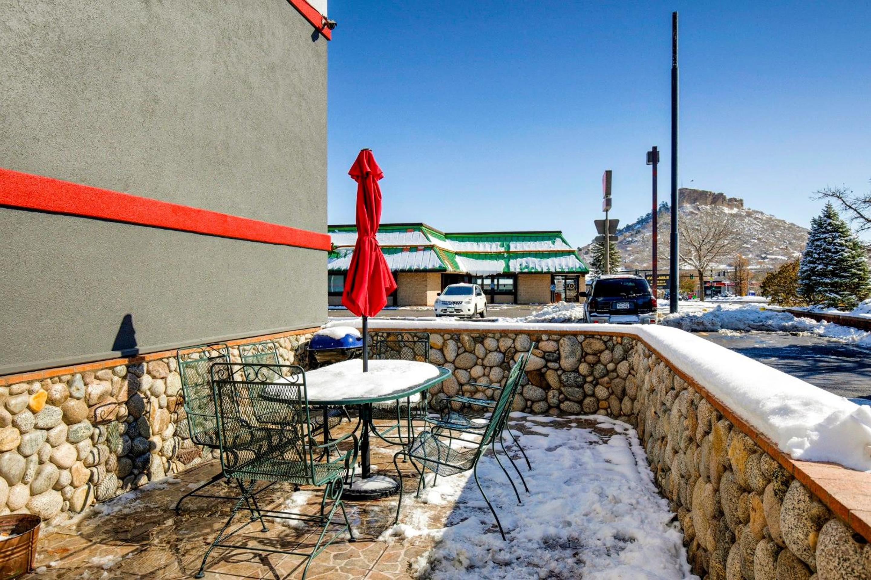 Castle Rock Vacations - OYO Hotel Castle Rock CO Downtown - Property Image 5