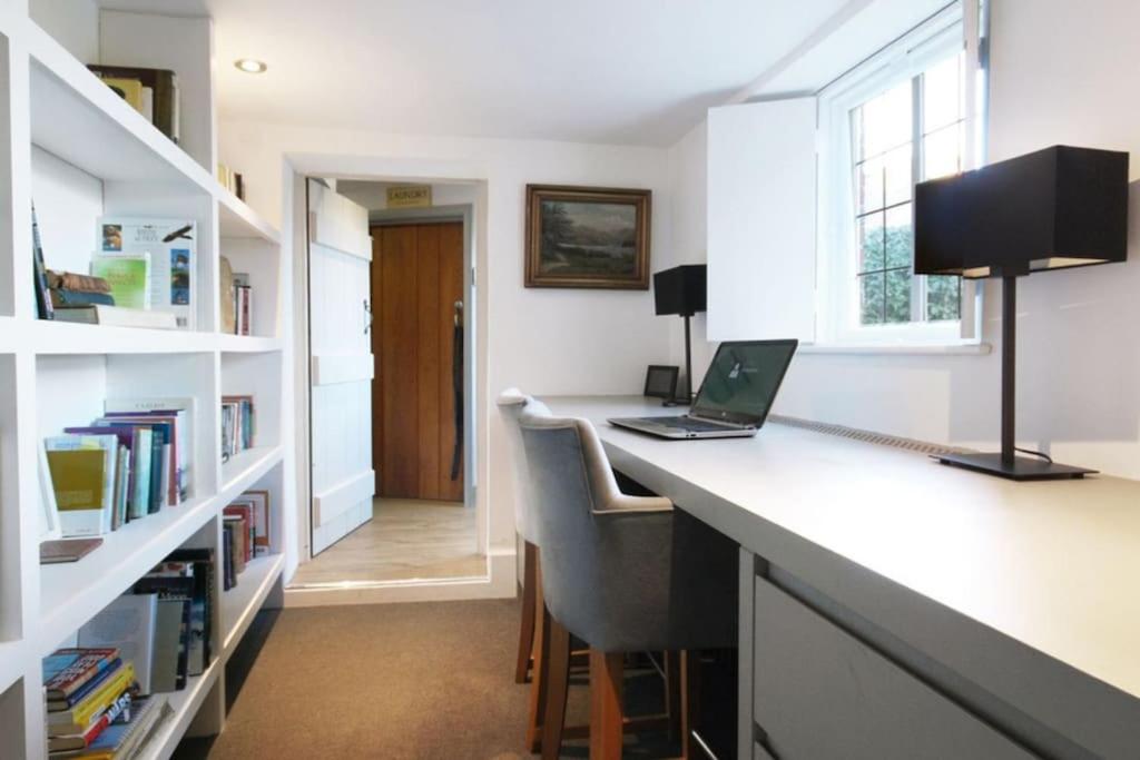 Lickfold Manor - Luxury home with swimming pool view 5