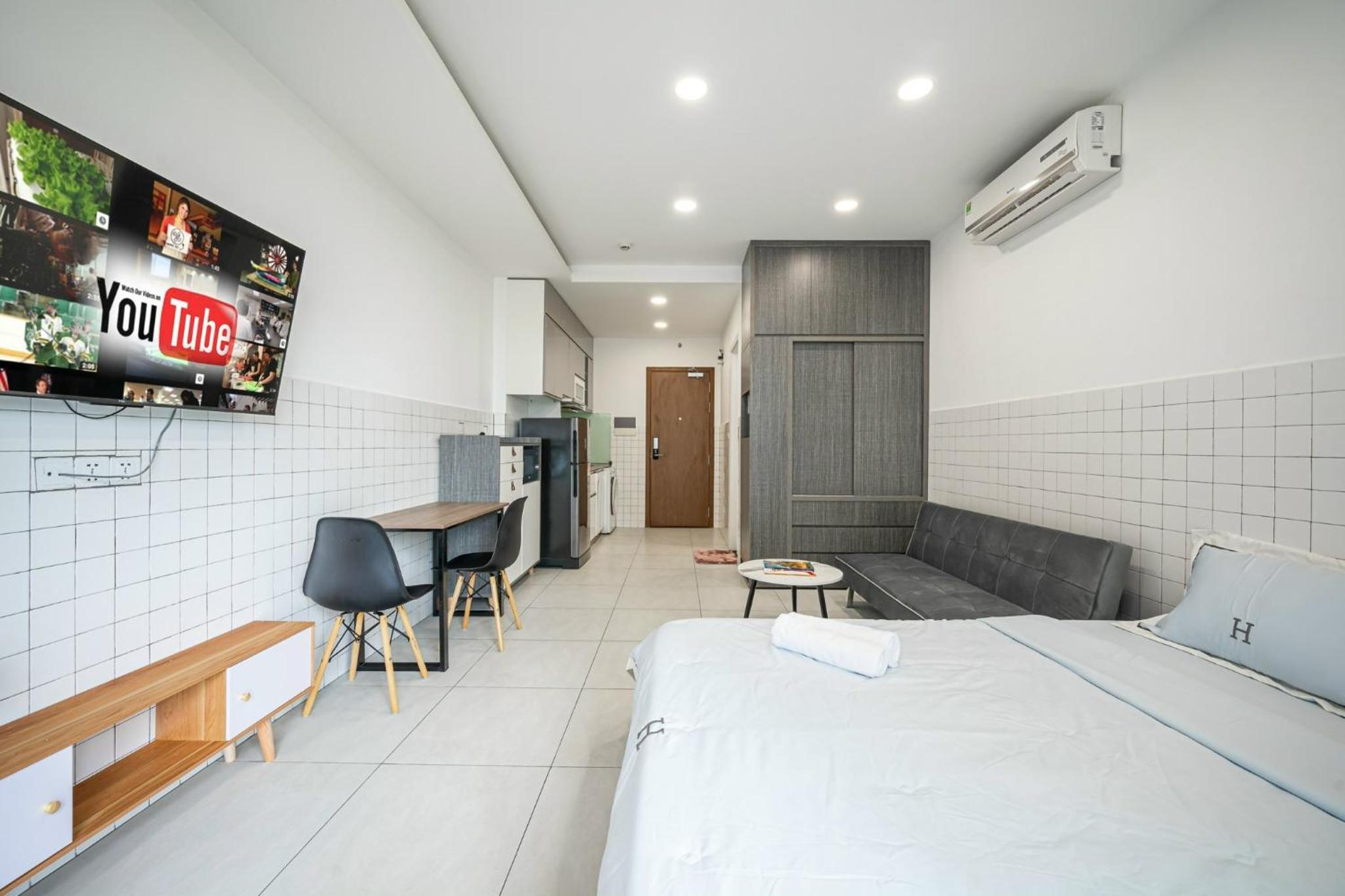 Masteri Millennium Balcony Apartment - District 4