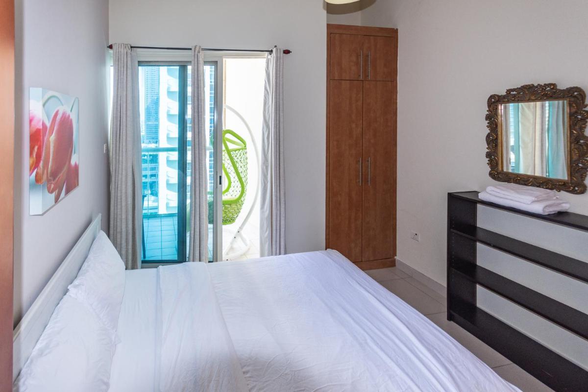 LUX Spectacular Dubai Marina View Apartment
